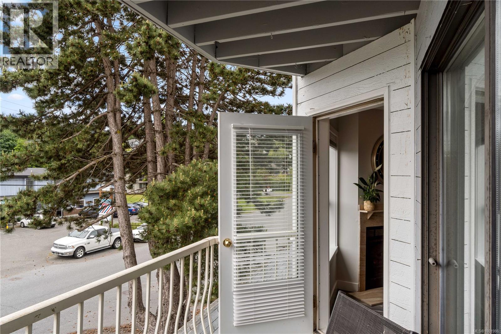 213 2815 Departure Bay Rd, Nanaimo