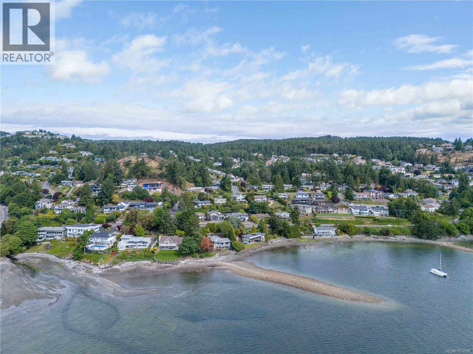 213 2815 Departure Bay Rd, Nanaimo