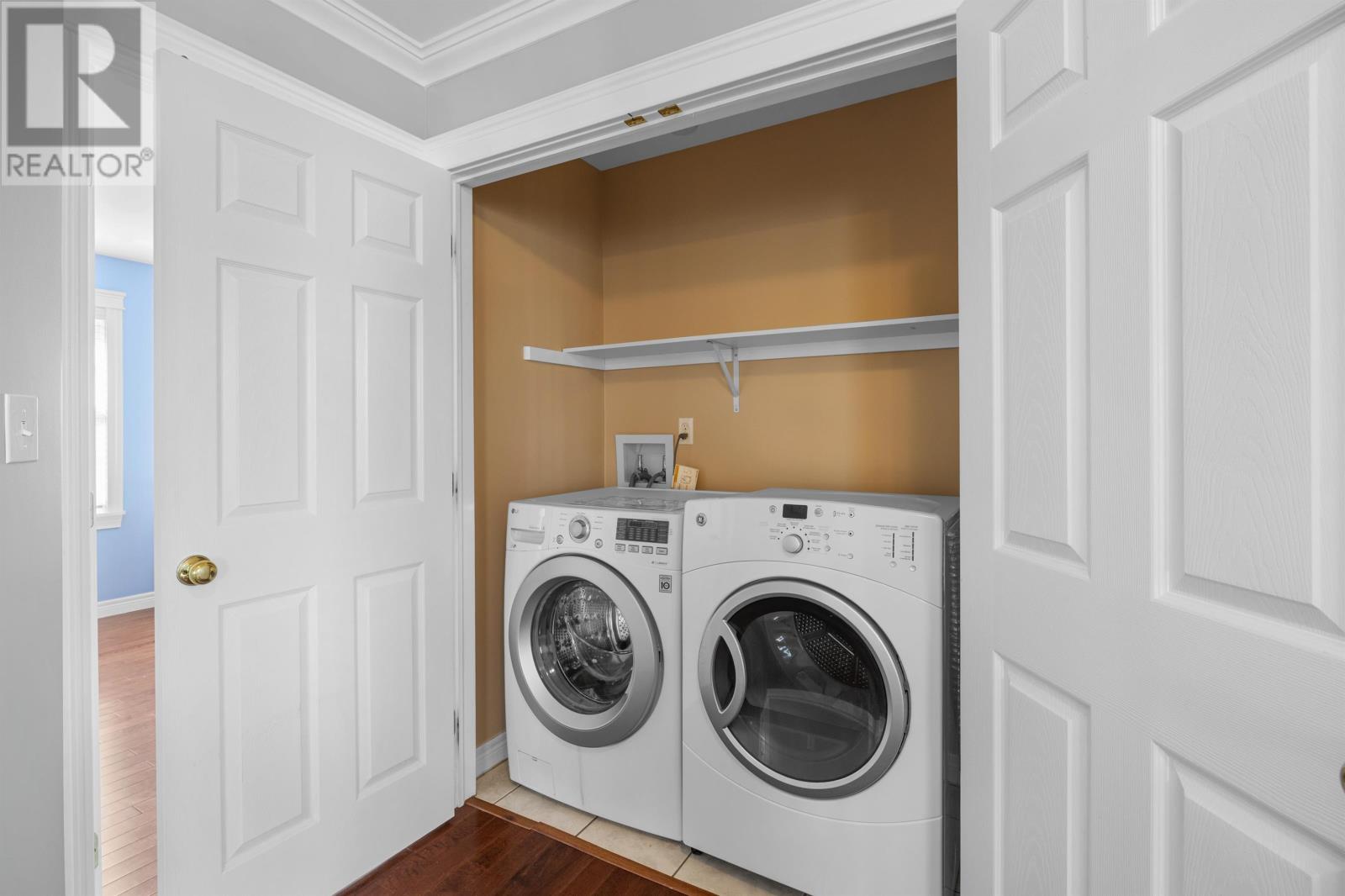 Single Family House for Sale in  Barbour Circle Sherwood 