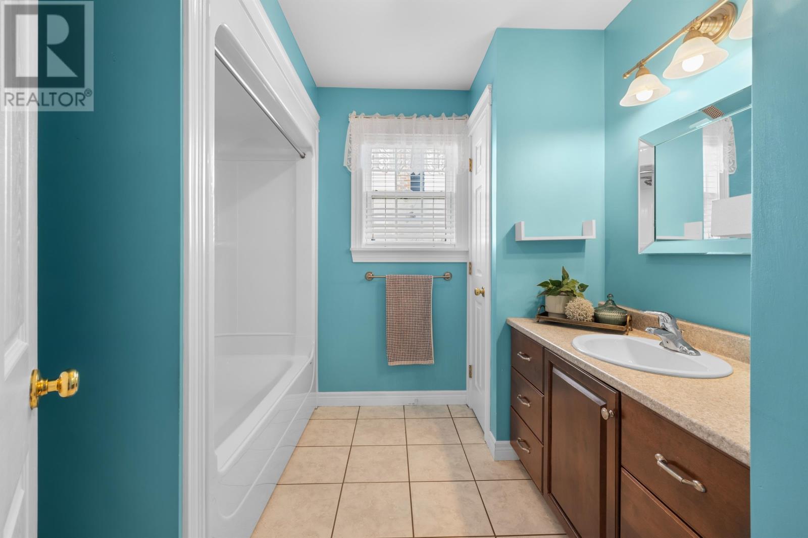 Single Family House for Sale in  Barbour Circle Sherwood 