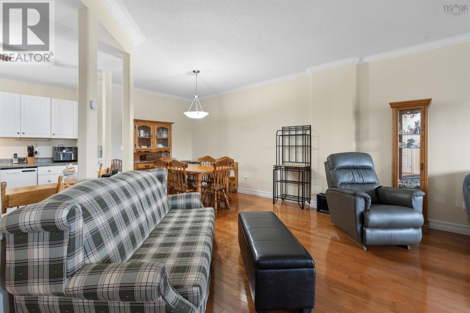 Property 24 of 41 of 211 52 Whitehall Crescent