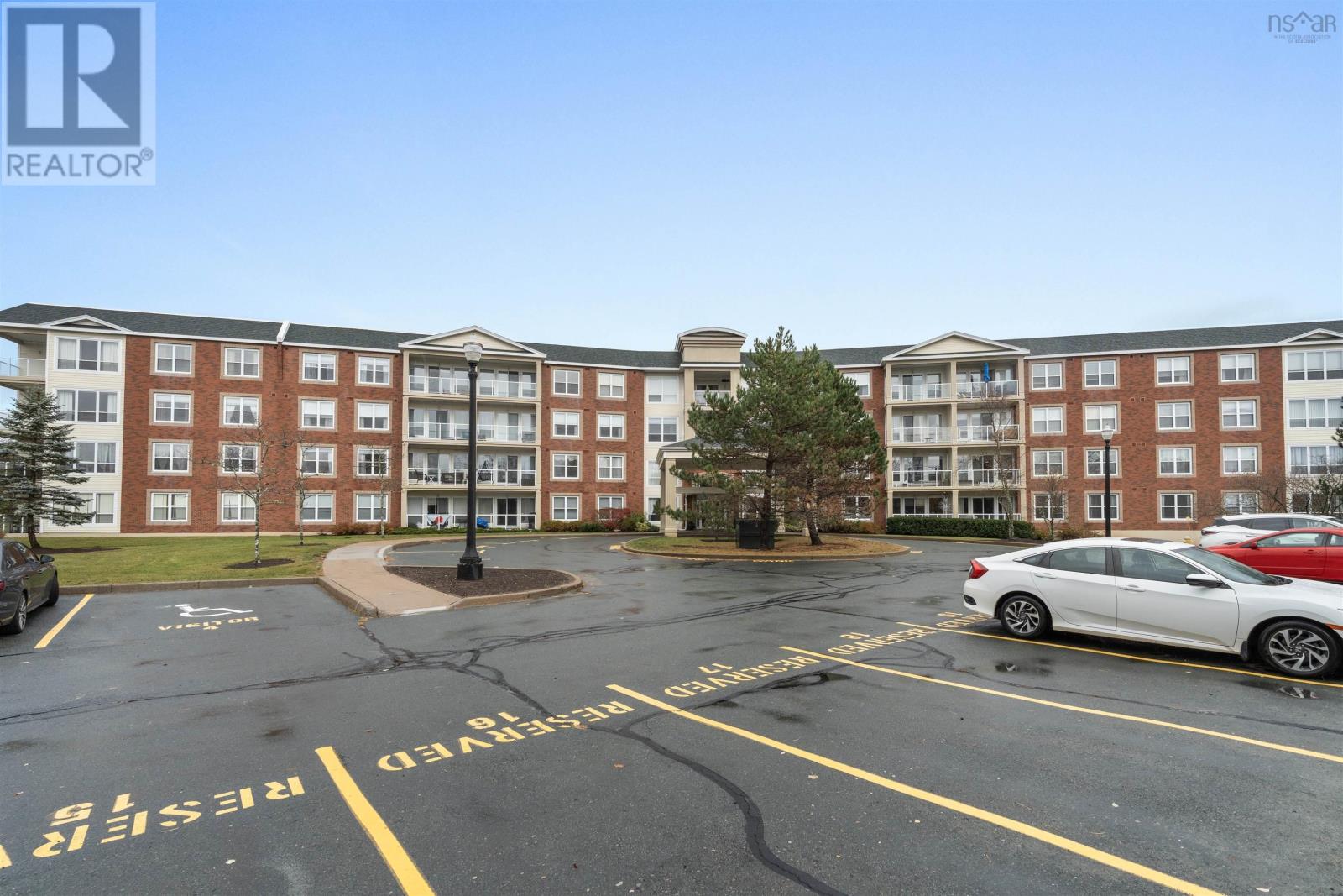 Property 2 of 41 of 211 52 Whitehall Crescent