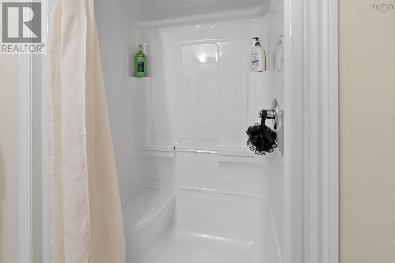 Property 35 of 41 of 211 52 Whitehall Crescent