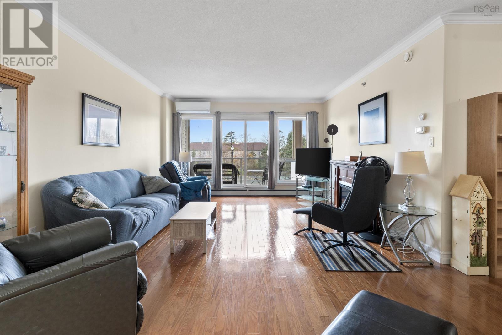 Property 21 of 41 of 211 52 Whitehall Crescent