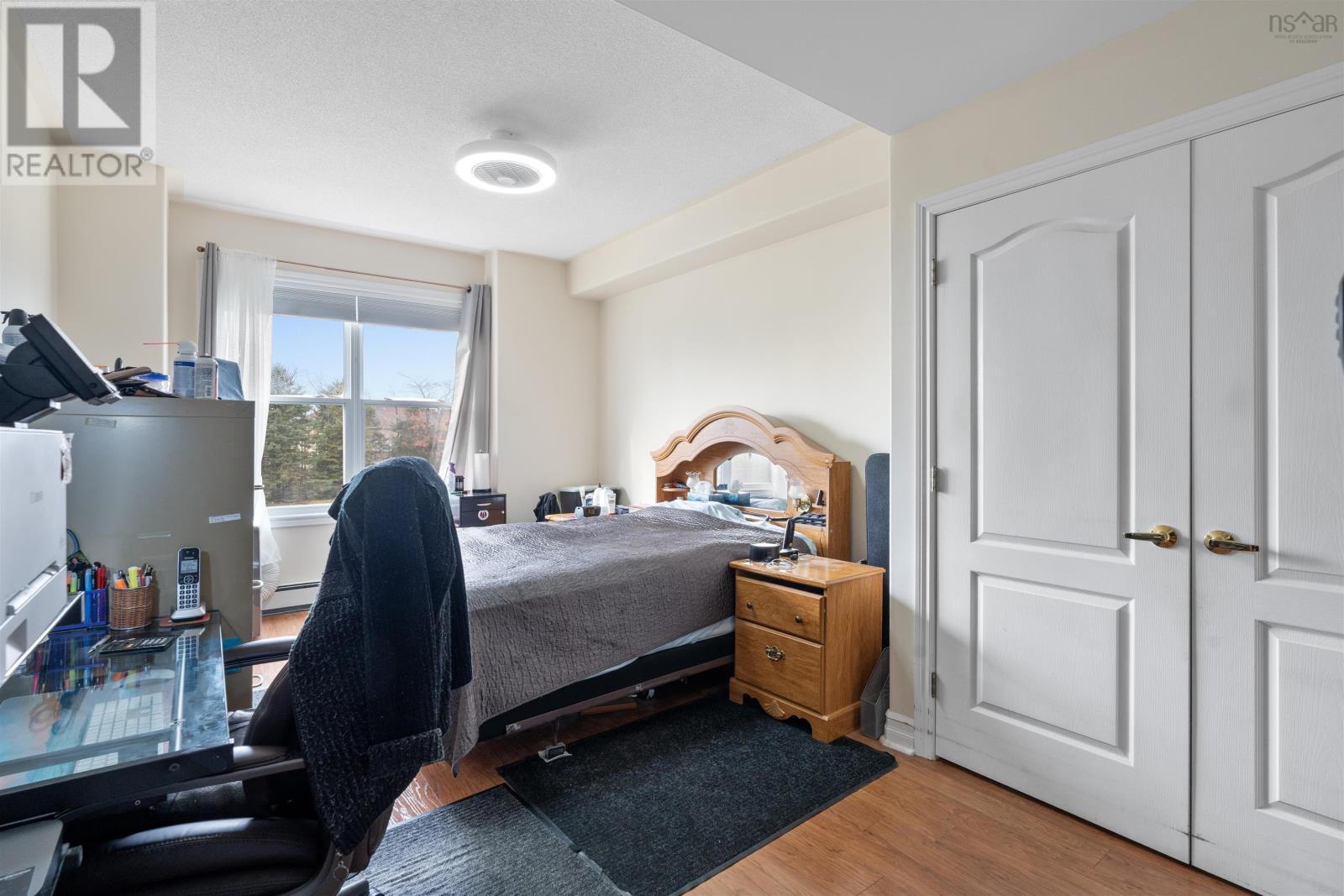 Property 33 of 41 of 211 52 Whitehall Crescent