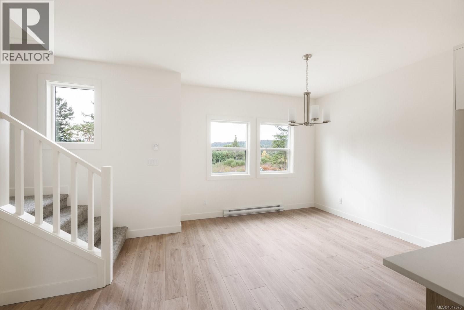 925 Rosefinch Pl, Langford