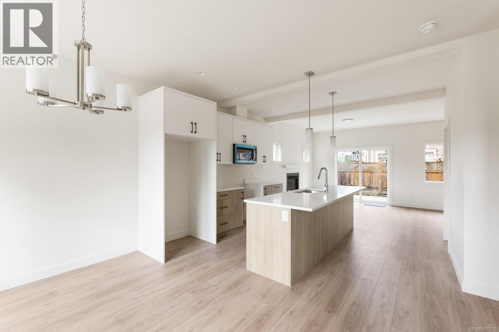 925 Rosefinch Pl, Langford