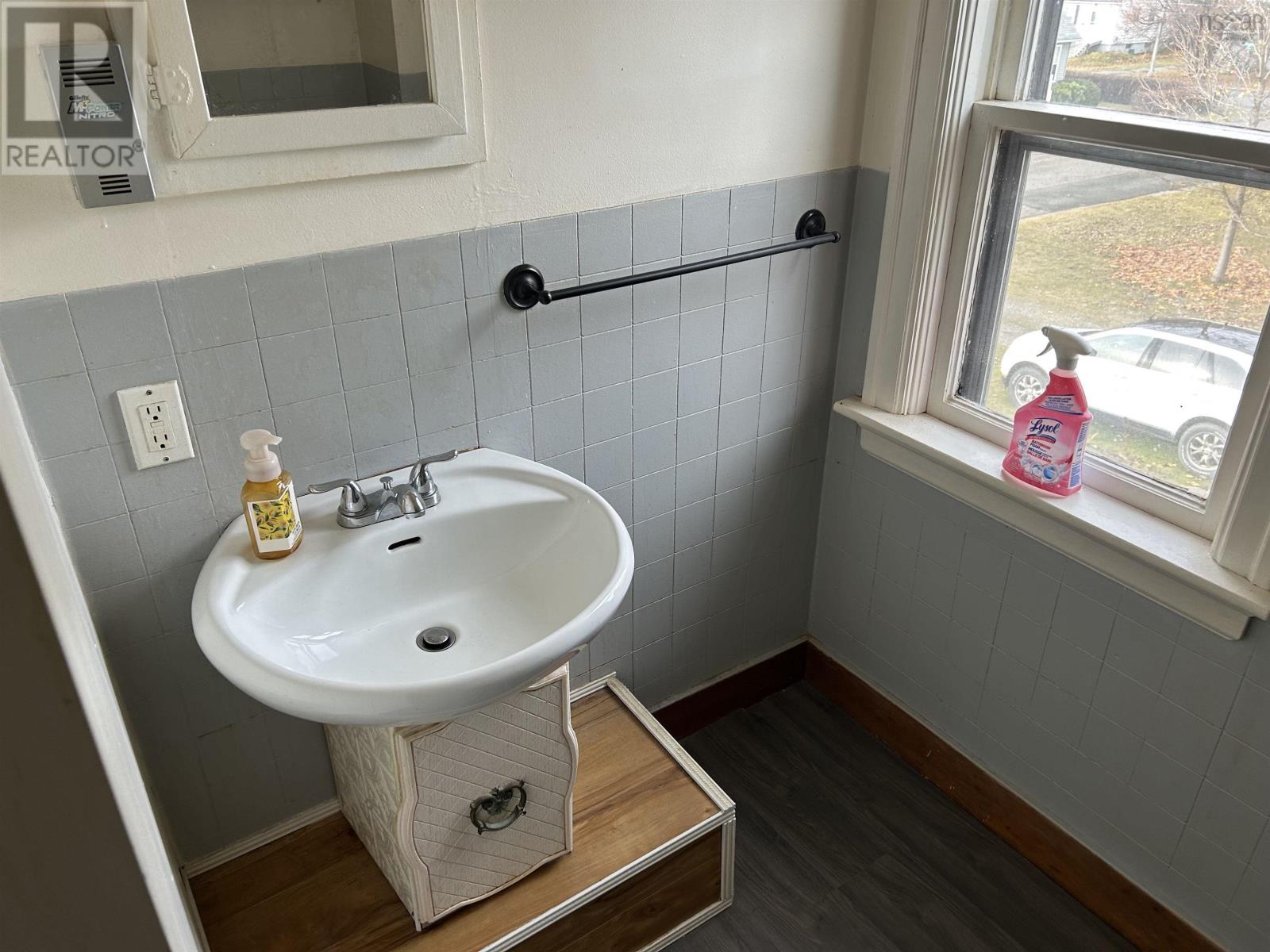 Property 10 of 24 of 307 Cabot Street