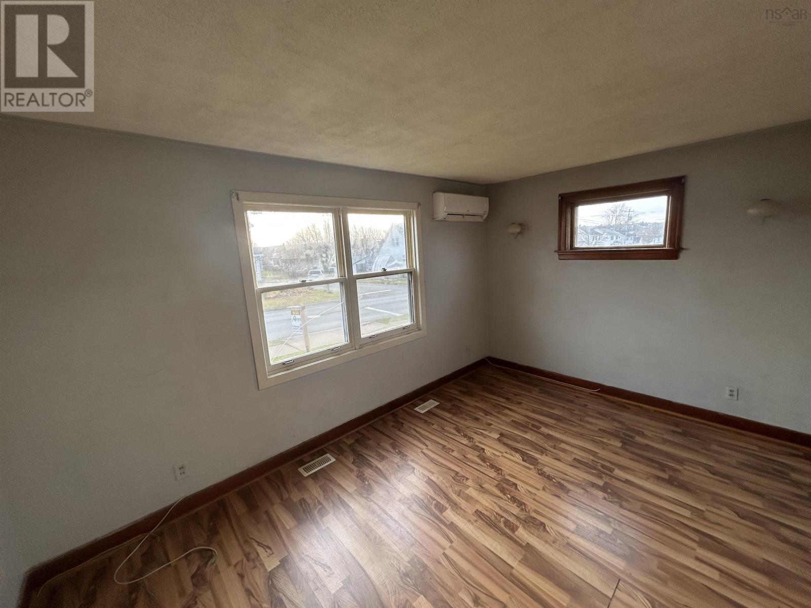 Property 5 of 24 of 307 Cabot Street