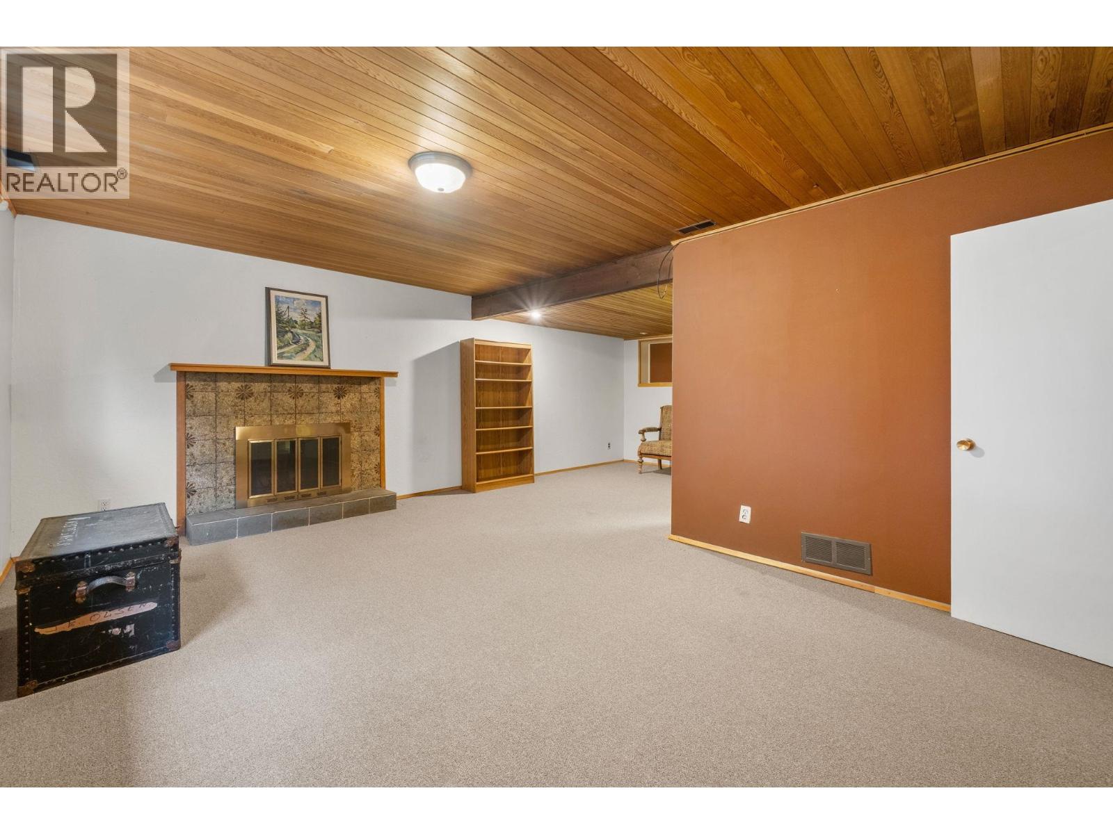 2086 TOMPKINS CRESCENT, North Vancouver