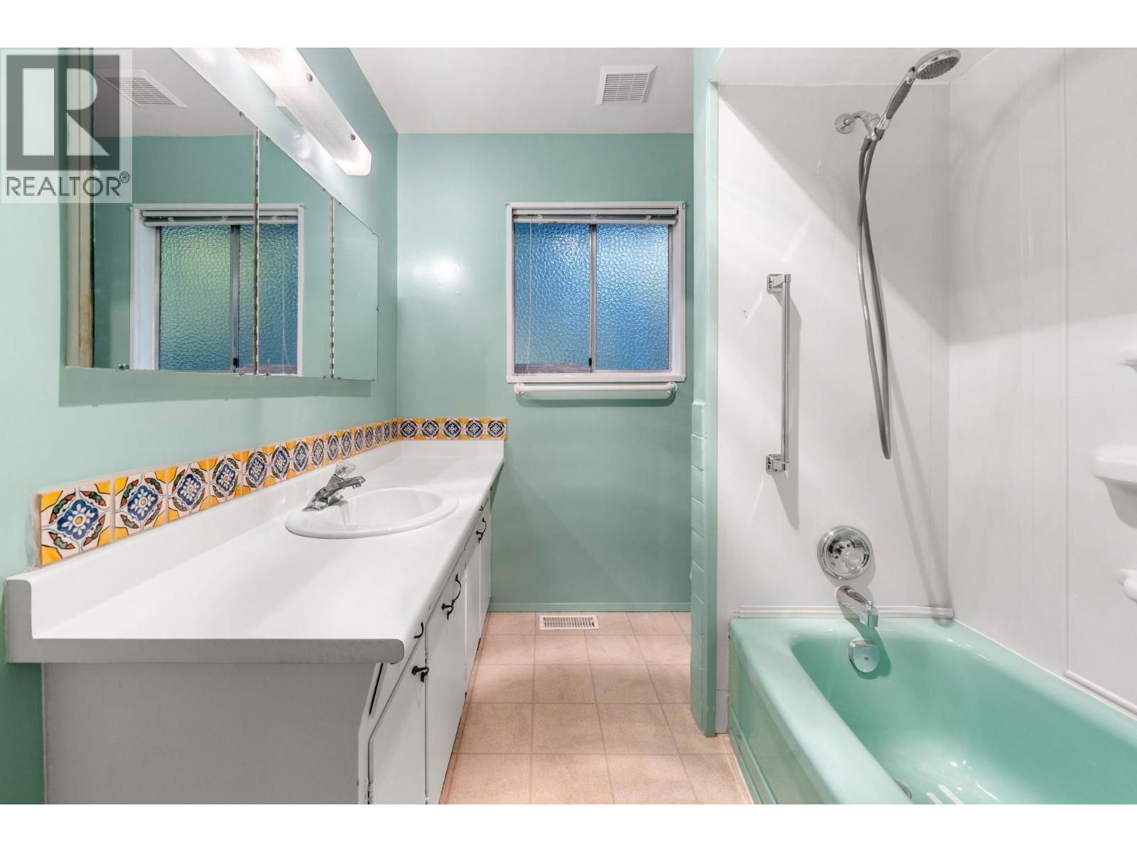 2086 TOMPKINS CRESCENT, North Vancouver