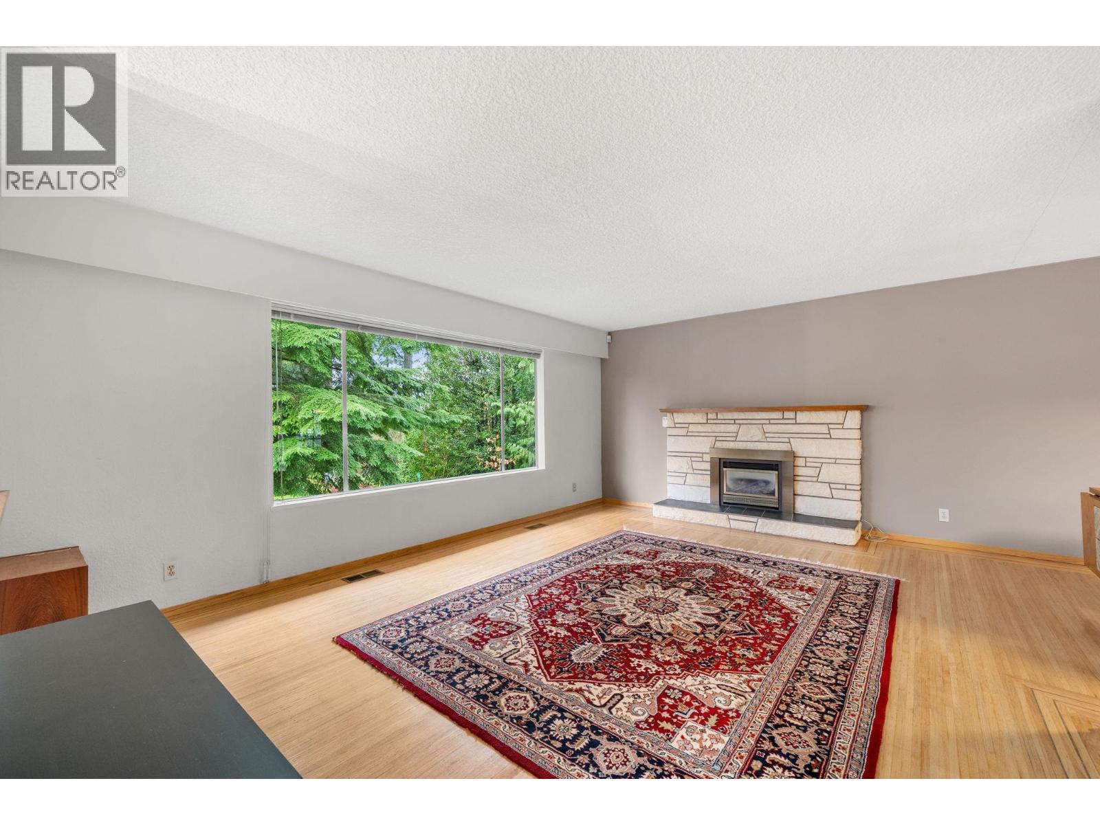 2086 TOMPKINS CRESCENT, North Vancouver