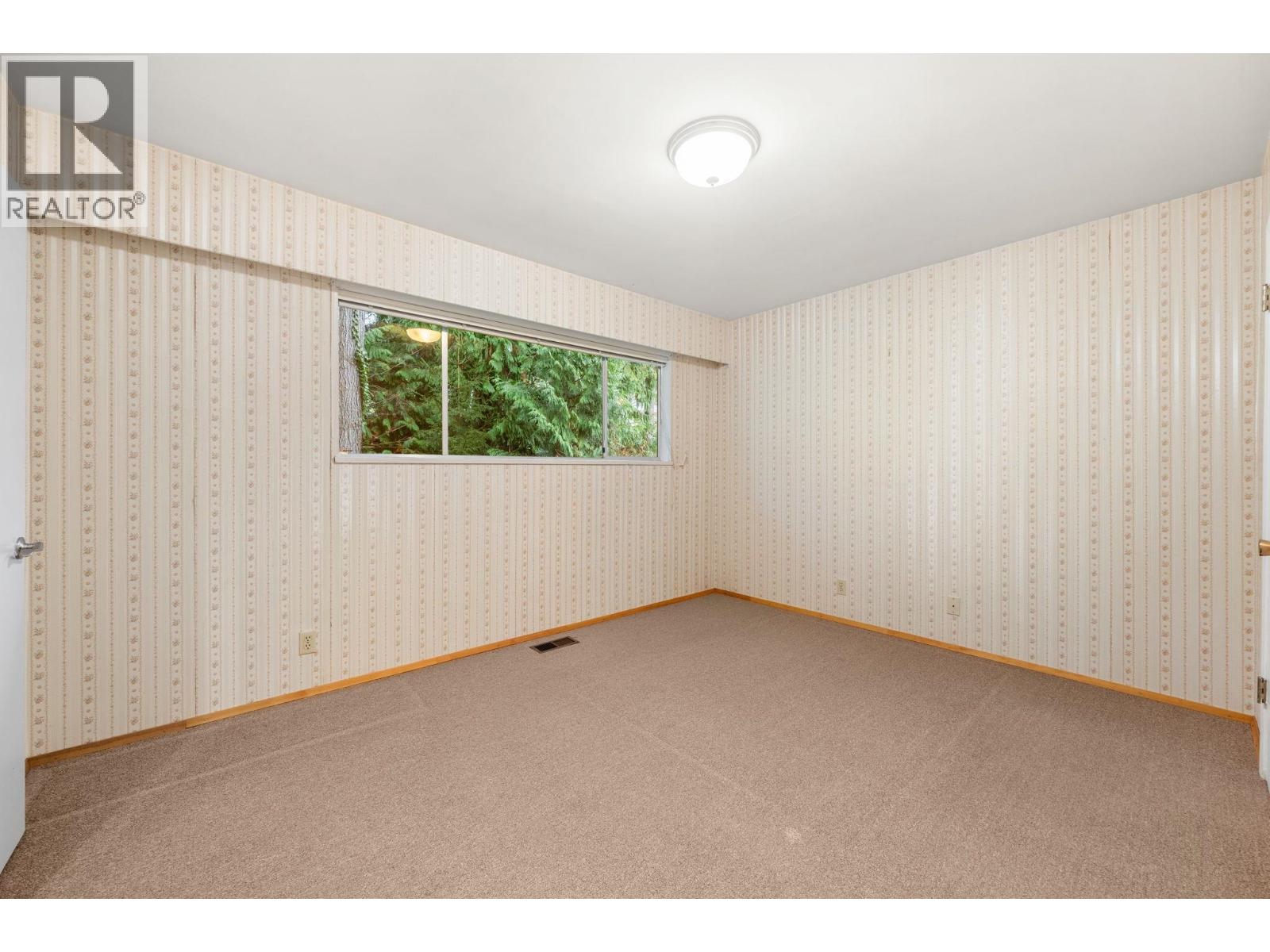 2086 TOMPKINS CRESCENT, North Vancouver