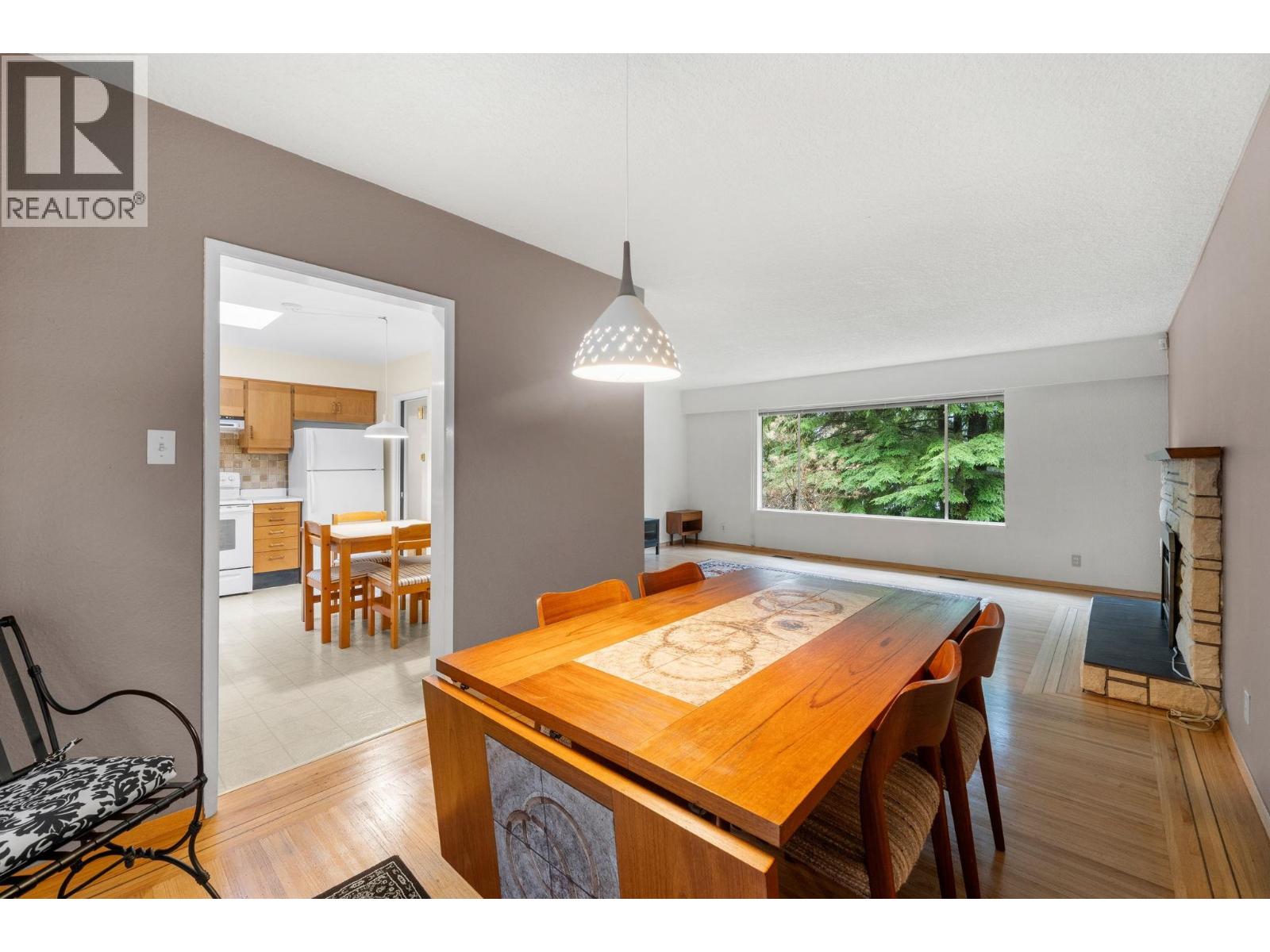 2086 TOMPKINS CRESCENT, North Vancouver