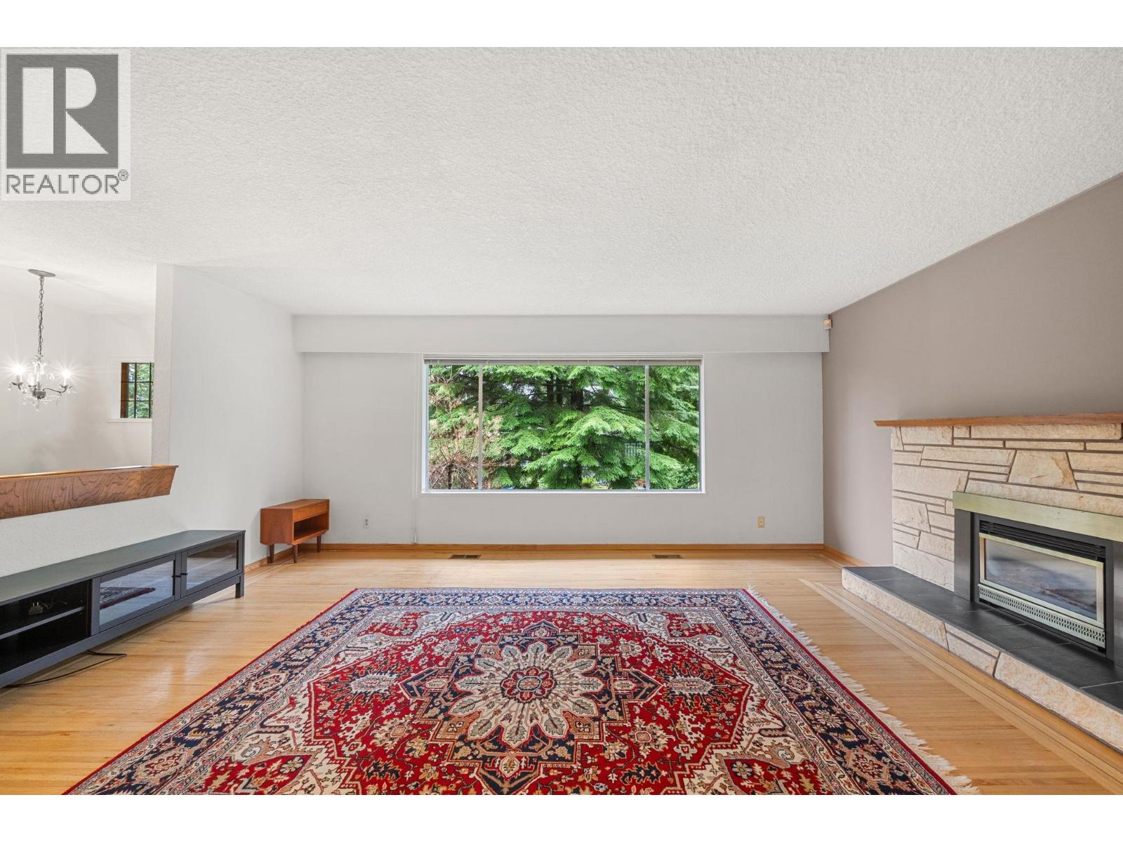 2086 TOMPKINS CRESCENT, North Vancouver