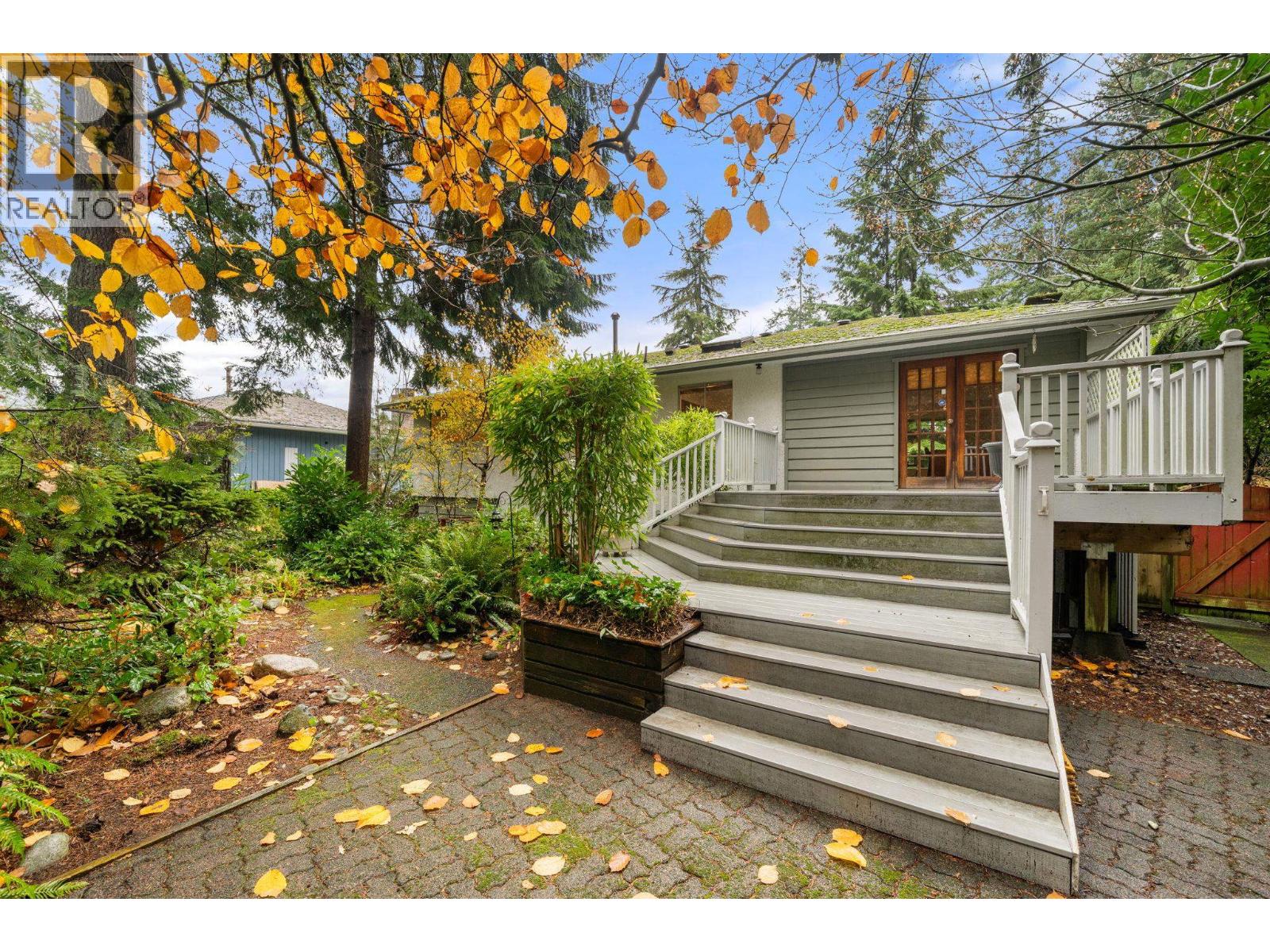 2086 TOMPKINS CRESCENT, North Vancouver