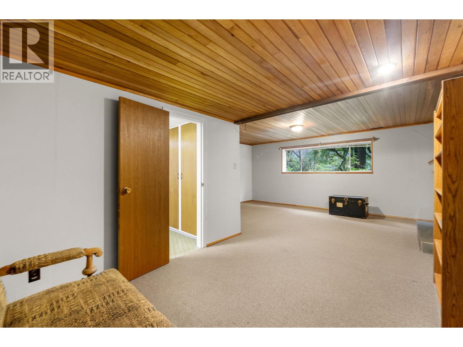 2086 TOMPKINS CRESCENT, North Vancouver