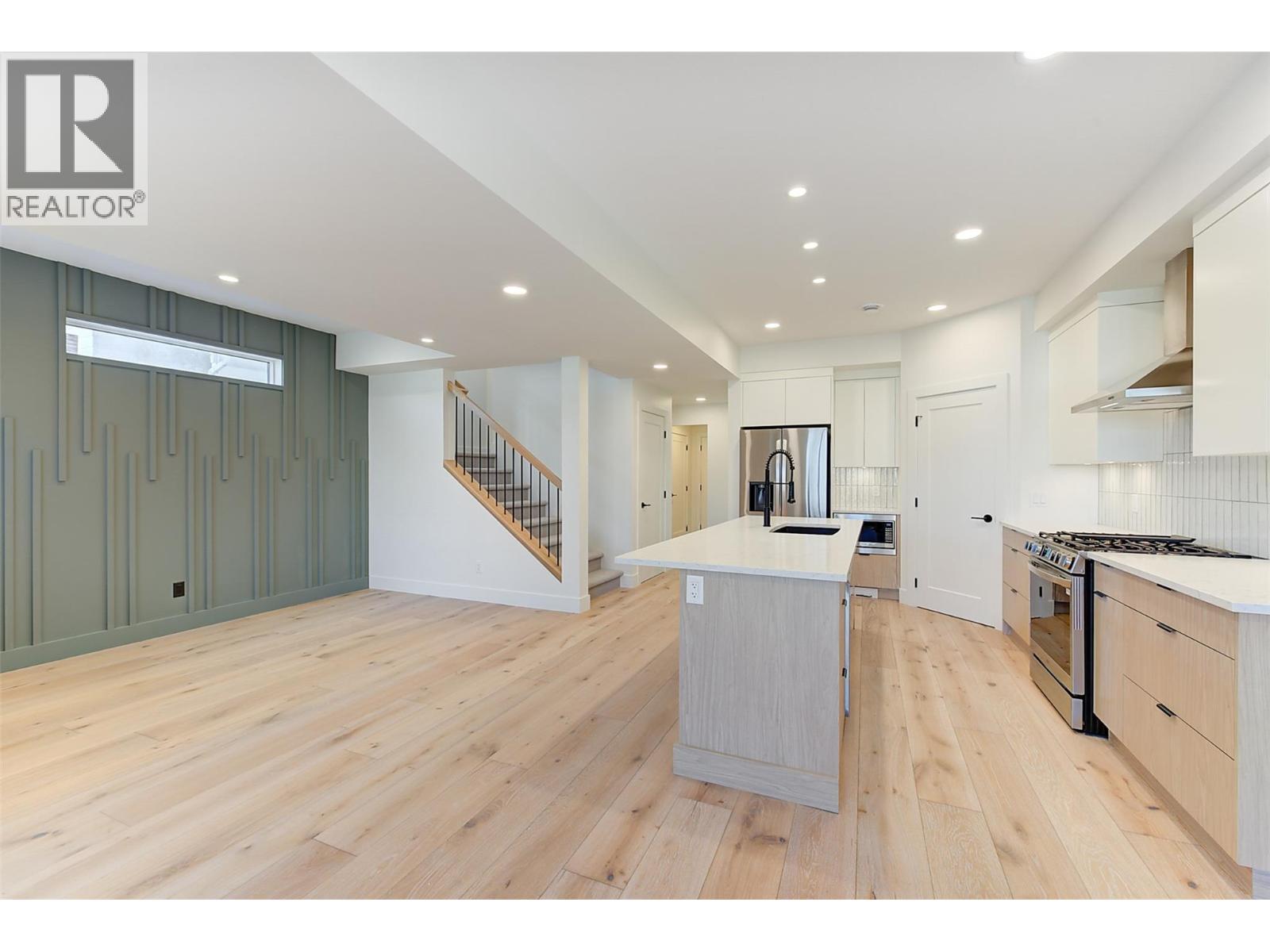  857 Kinnear Court, Kelowna