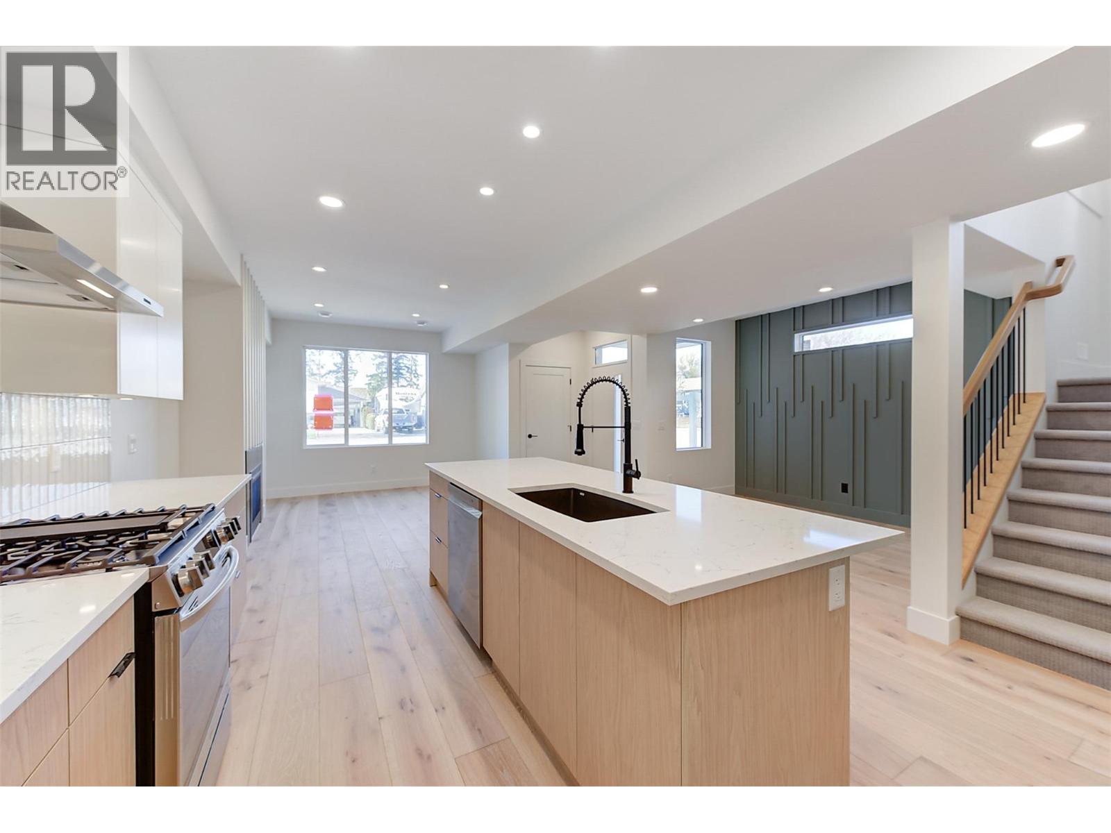  857 Kinnear Court, Kelowna