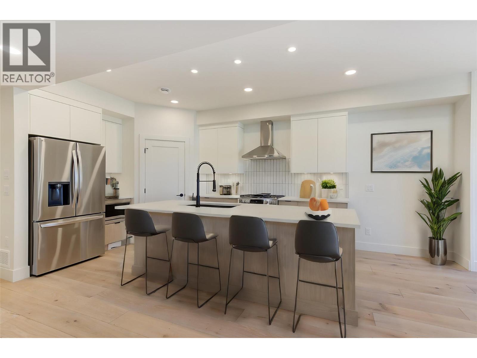  857 Kinnear Court, Kelowna