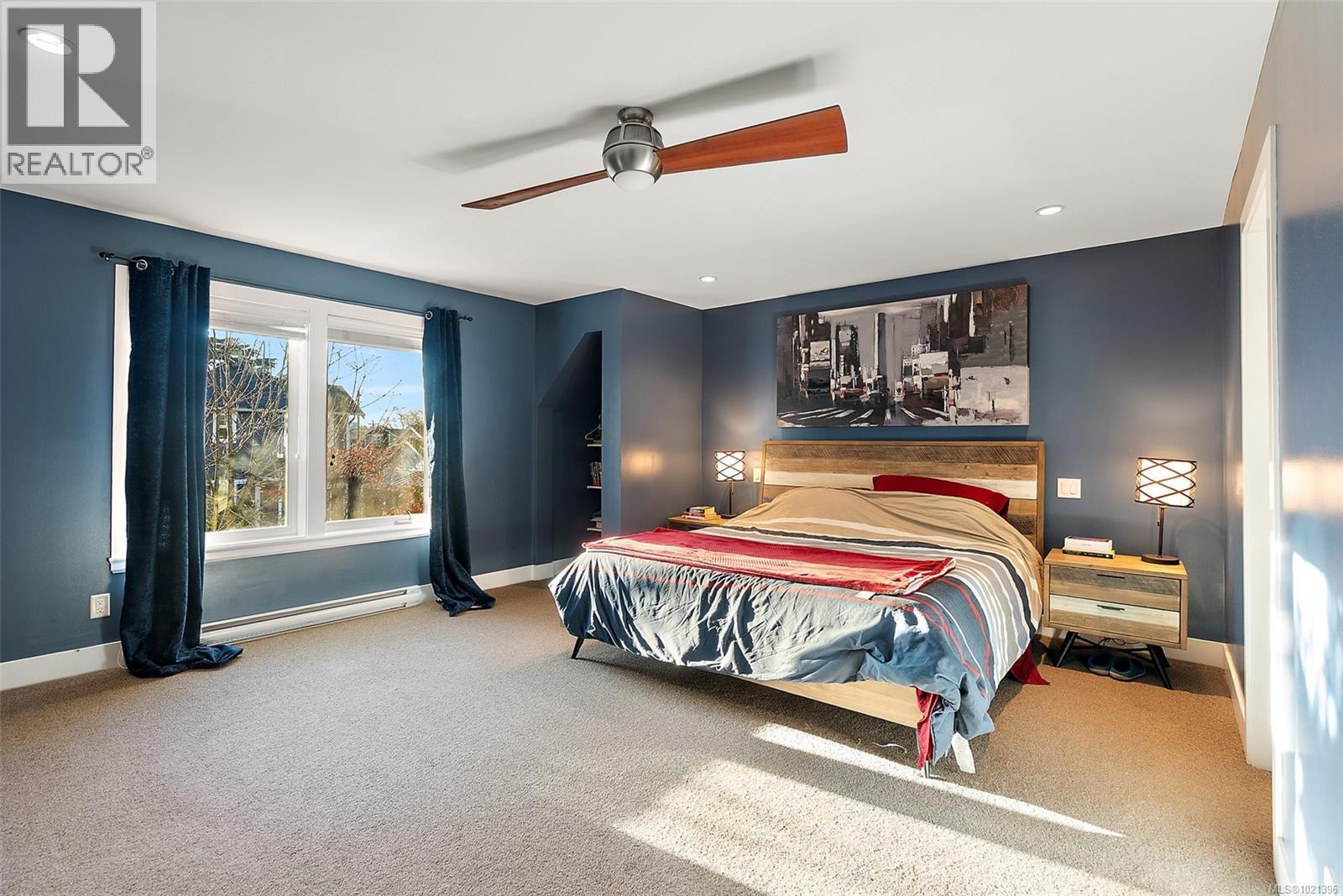  1489B Myrtle Avenue, Victoria