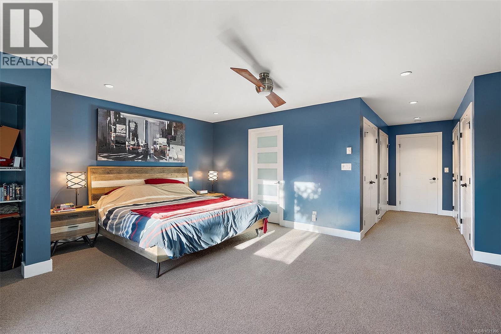  1489B Myrtle Avenue, Victoria