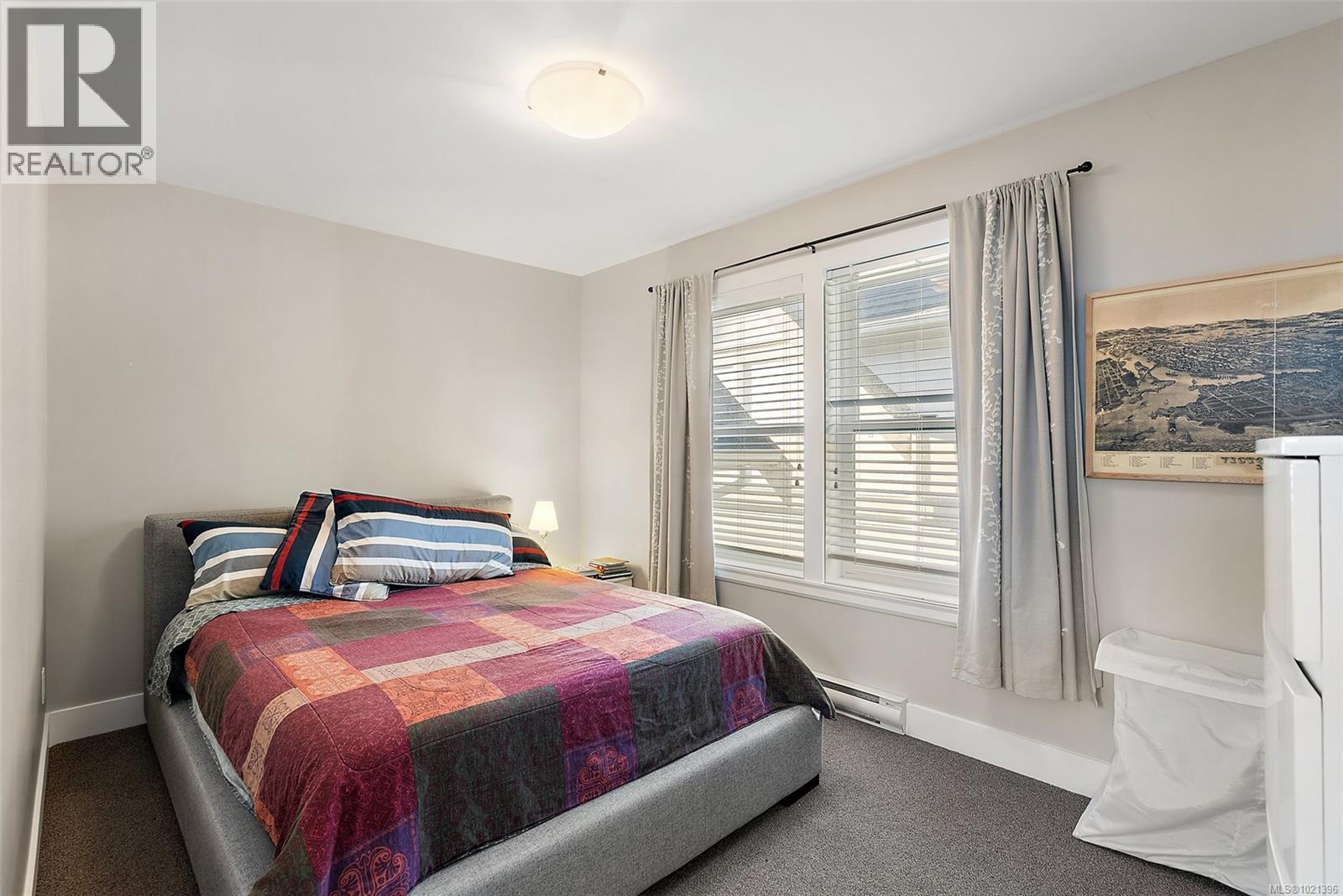  1489B Myrtle Avenue, Victoria