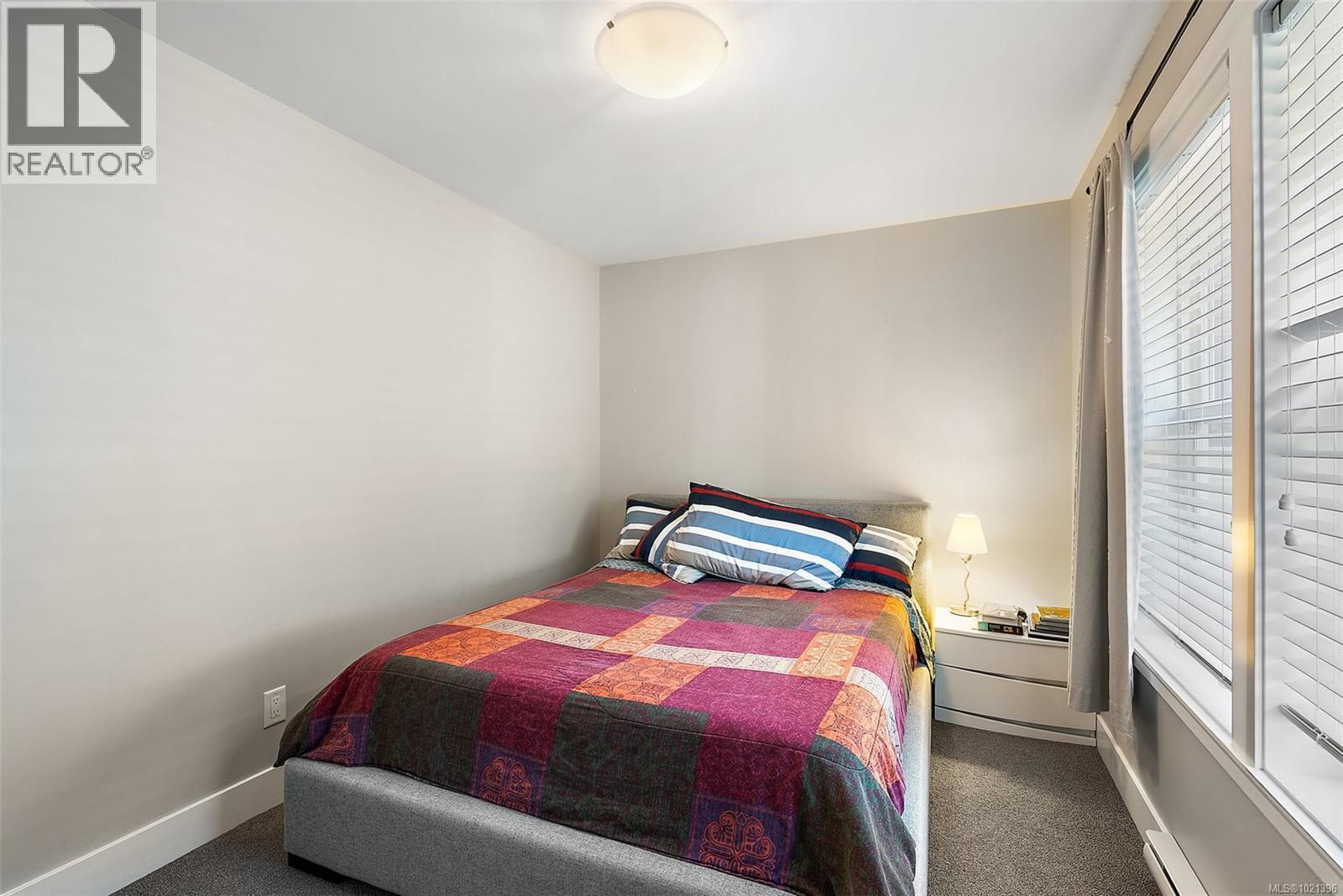  1489B Myrtle Avenue, Victoria