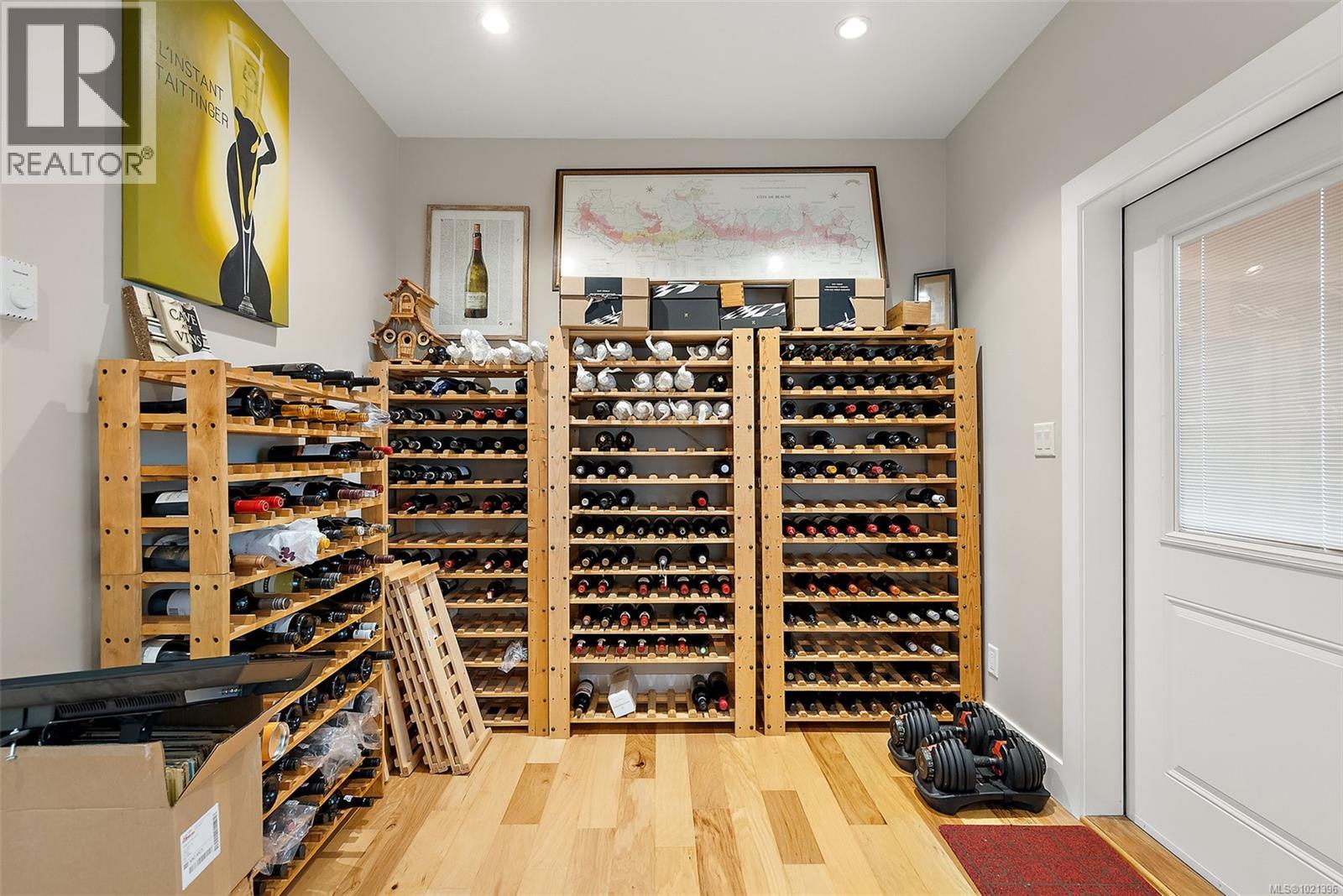  1489B Myrtle Avenue, Victoria