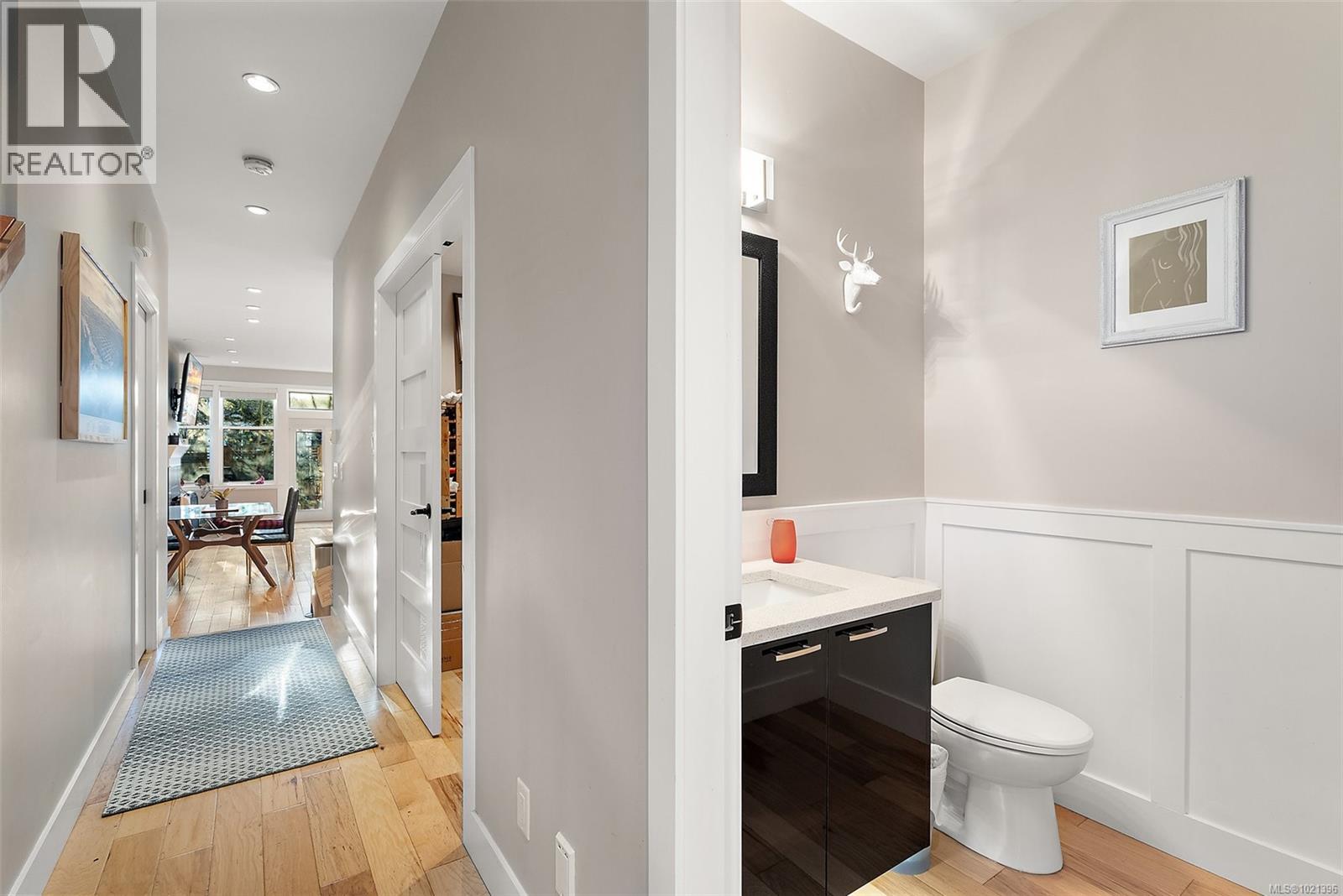  1489B Myrtle Avenue, Victoria