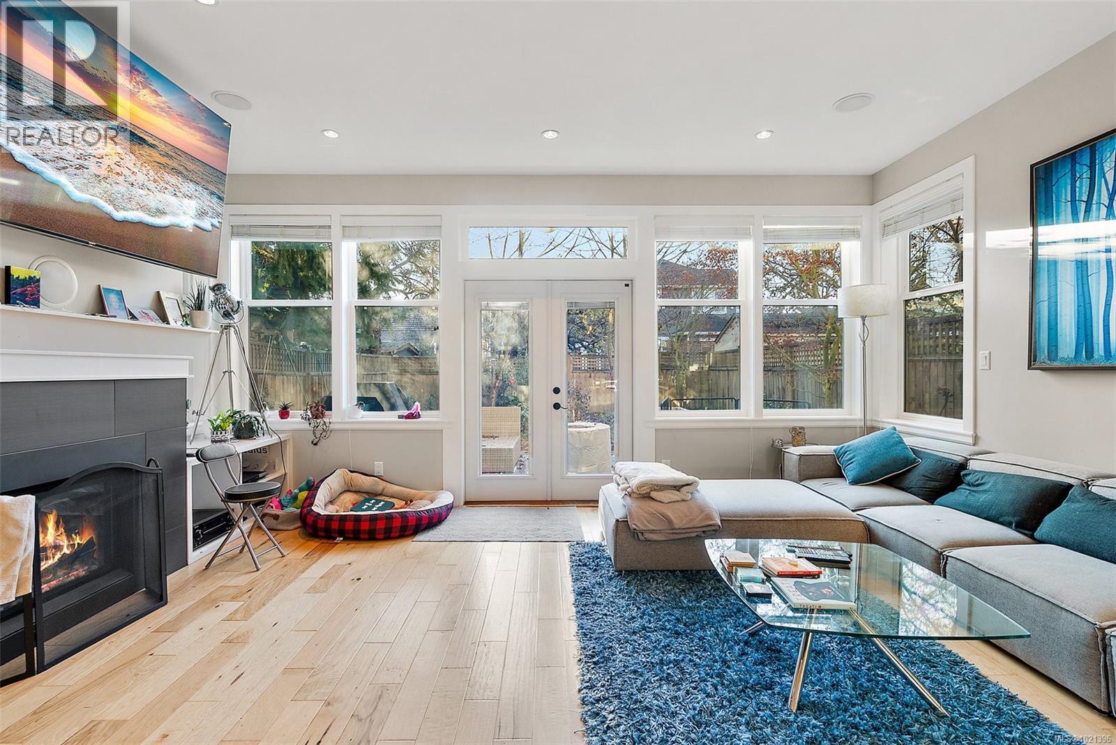  1489B Myrtle Avenue, Victoria