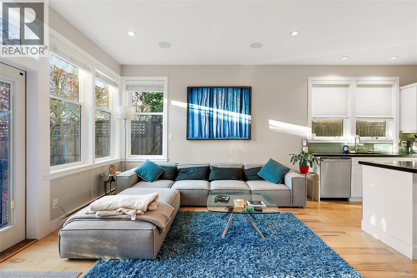  1489B Myrtle Avenue, Victoria