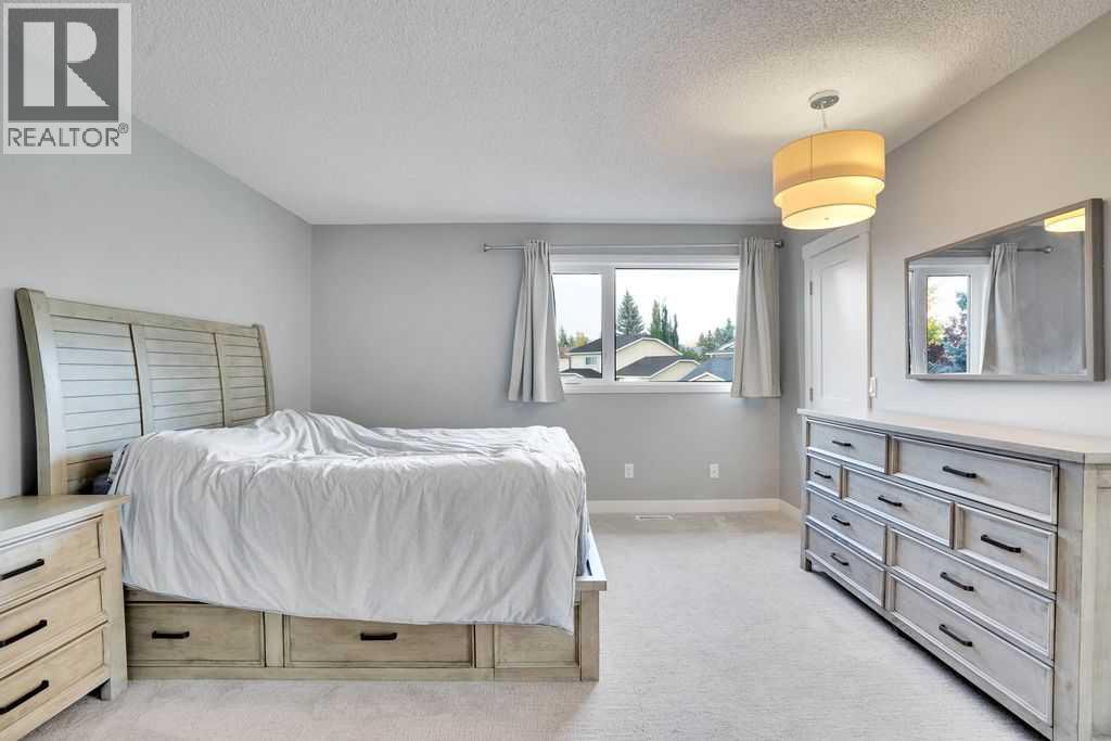 Single Family House 4 Level for Sale in  Wood Valley Place SW Woodbine Calgary 