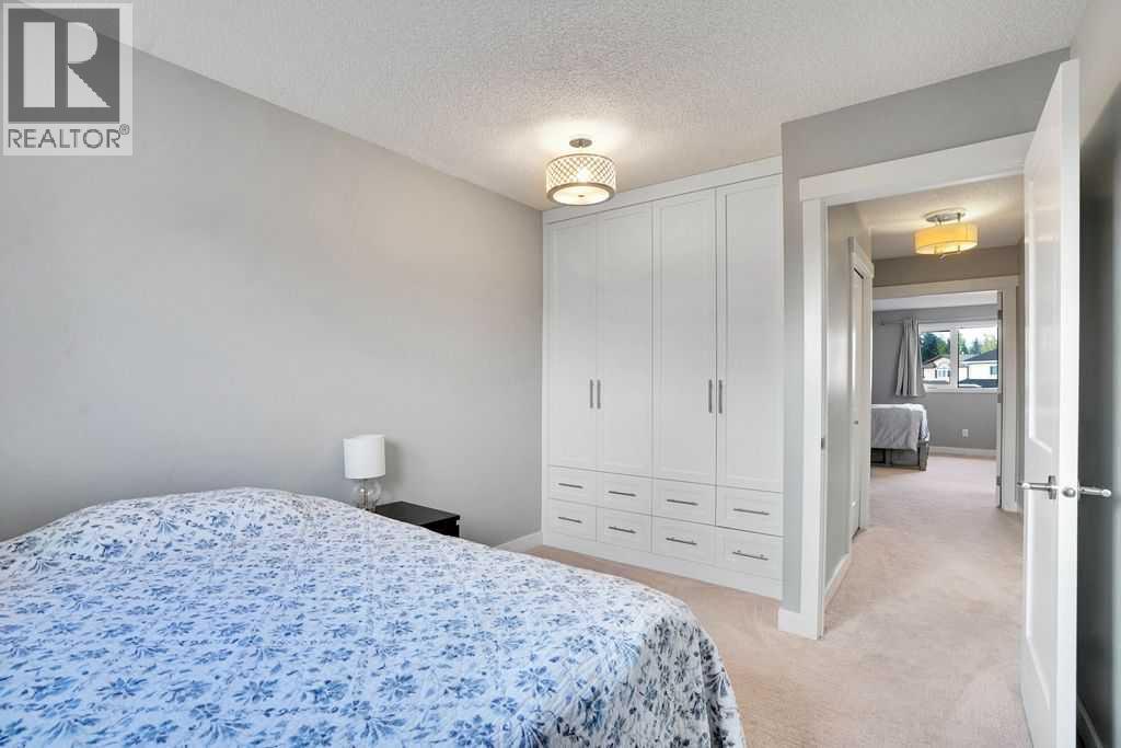 Single Family House 4 Level for Sale in  Wood Valley Place SW Woodbine Calgary 