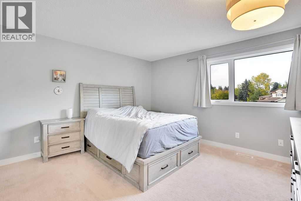 Single Family House 4 Level for Sale in  Wood Valley Place SW Woodbine Calgary 