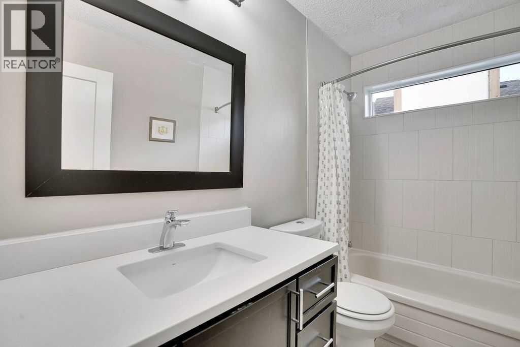 Single Family House 4 Level for Sale in  Wood Valley Place SW Woodbine Calgary 