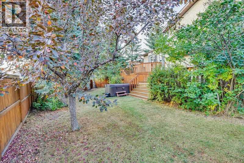 Single Family House 4 Level for Sale in  Wood Valley Place SW Woodbine Calgary 