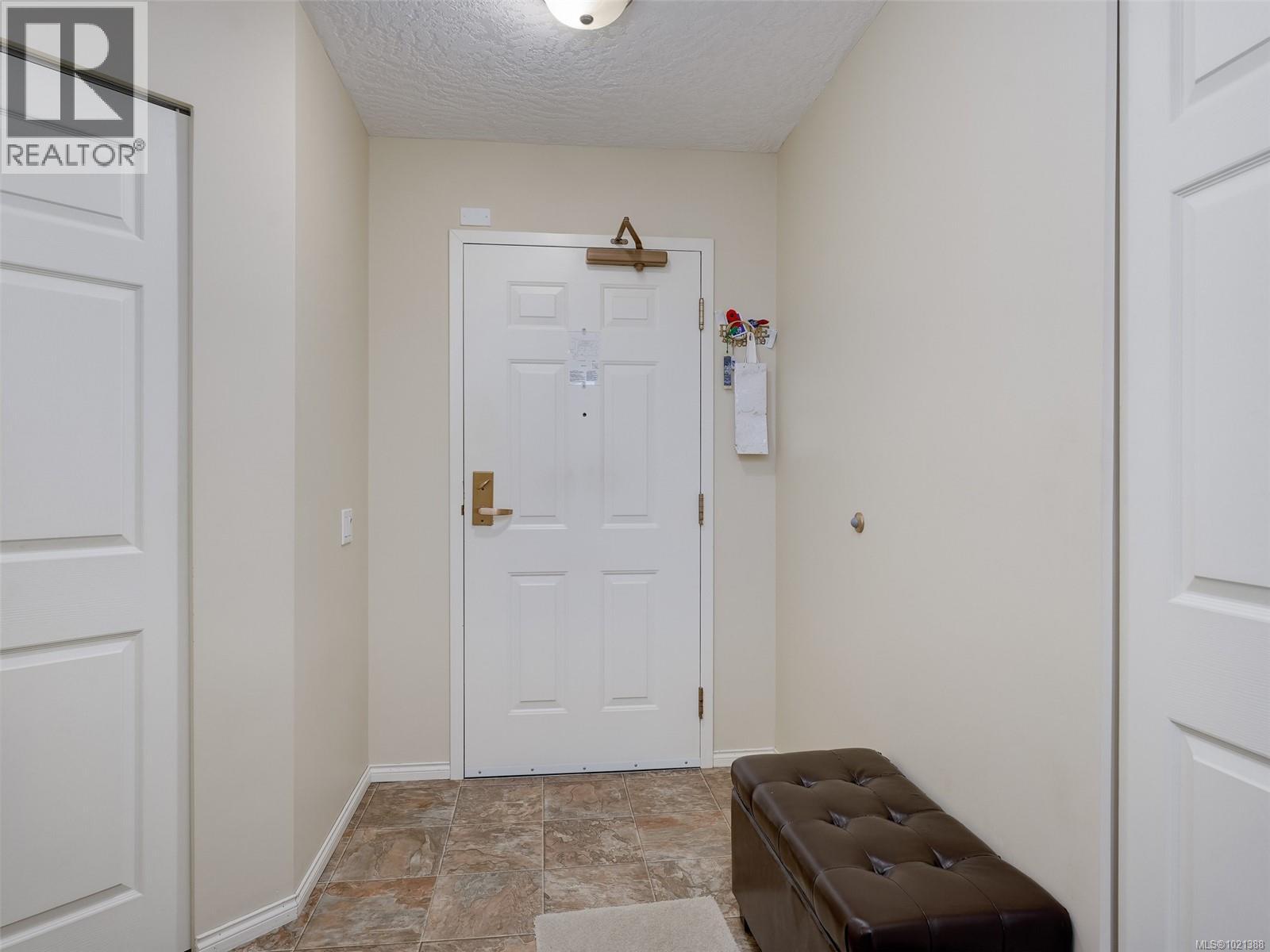 301 1521 Church Ave, Saanich