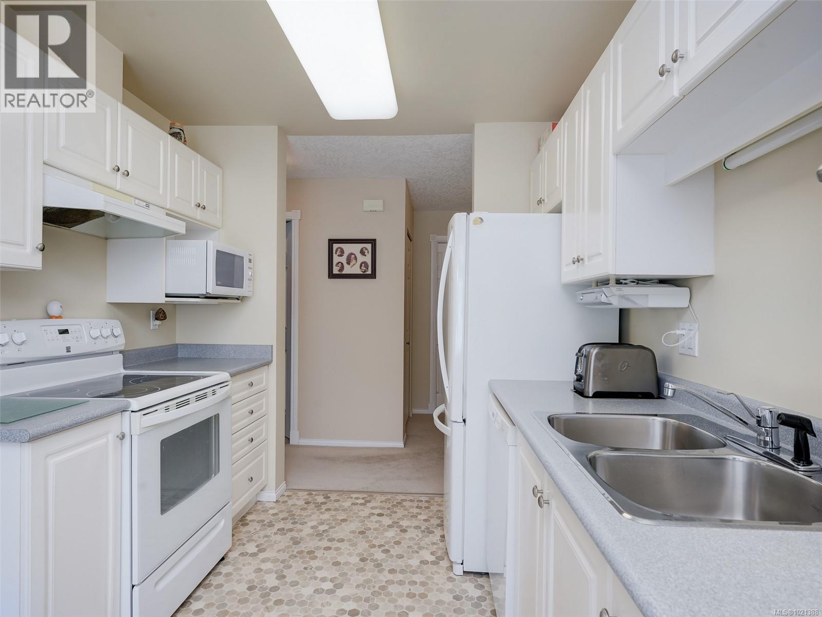 301 1521 Church Ave, Saanich