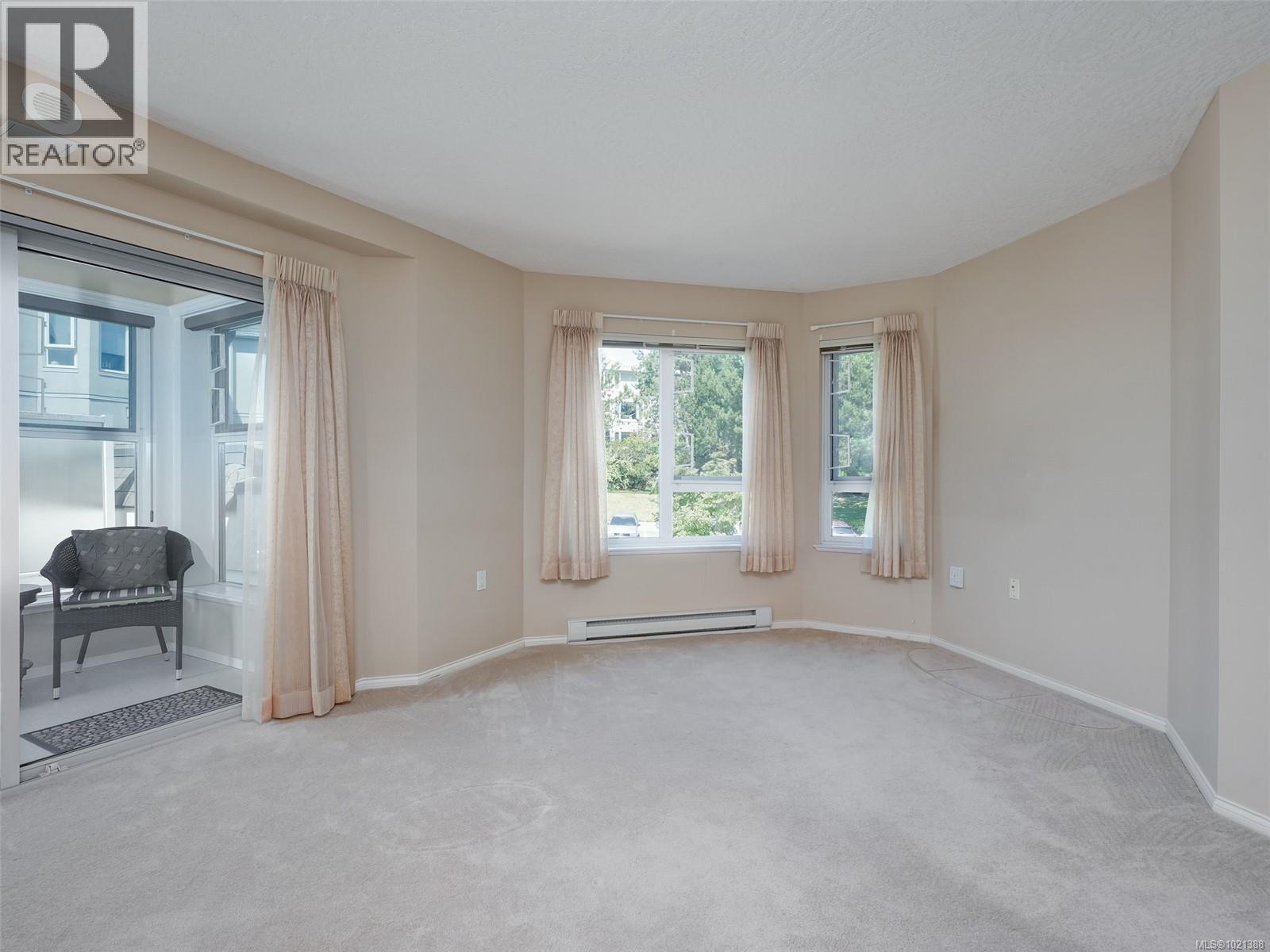 301 1521 Church Ave, Saanich