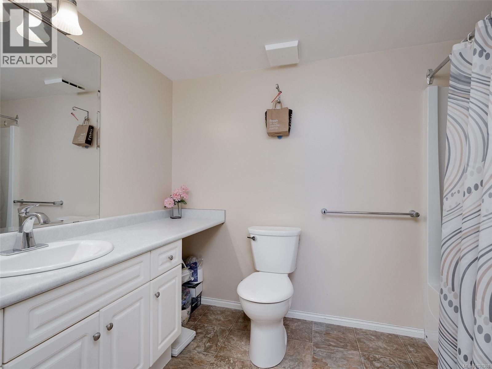 301 1521 Church Ave, Saanich