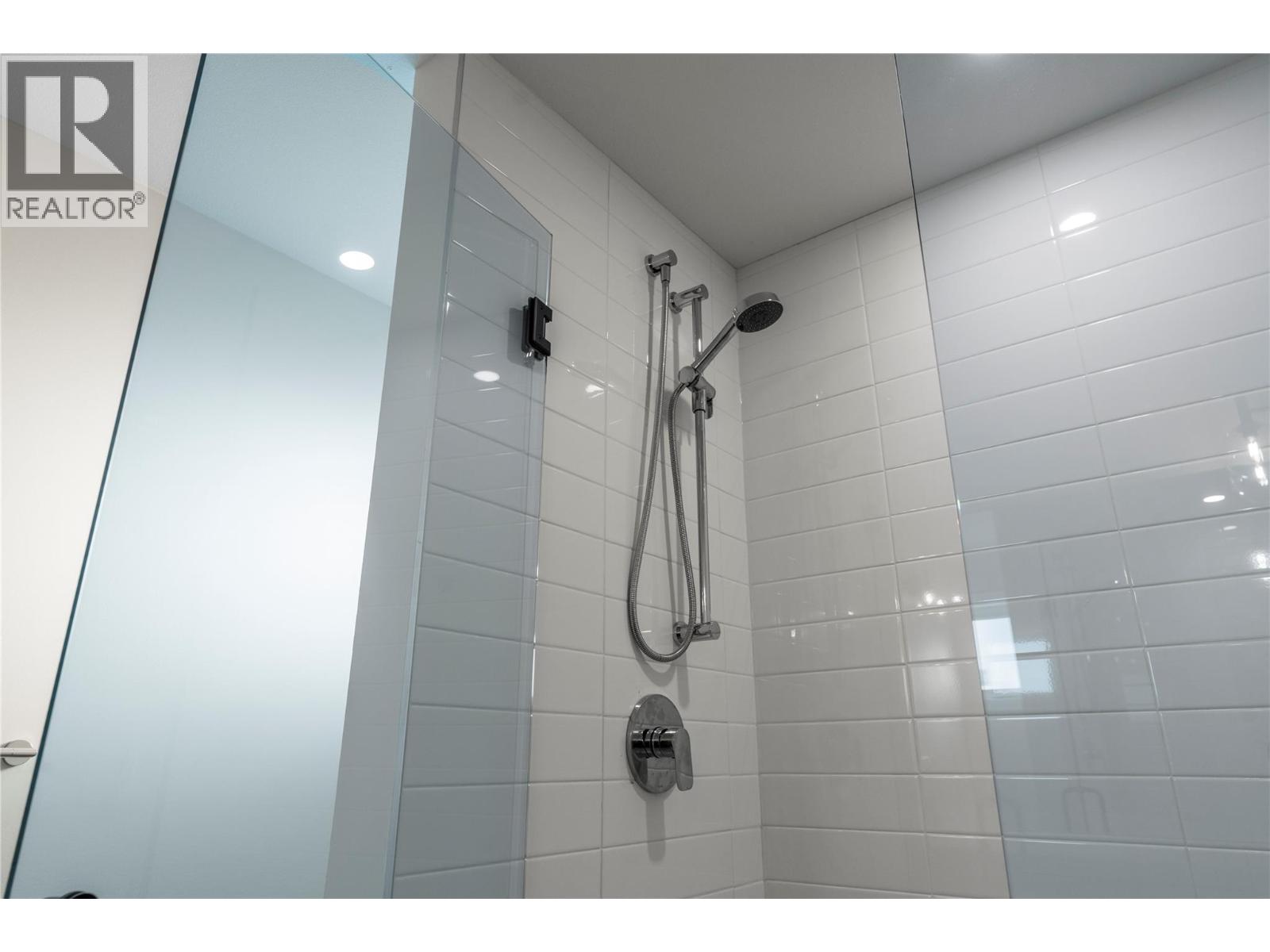 3 3907 26 Street, Vernon