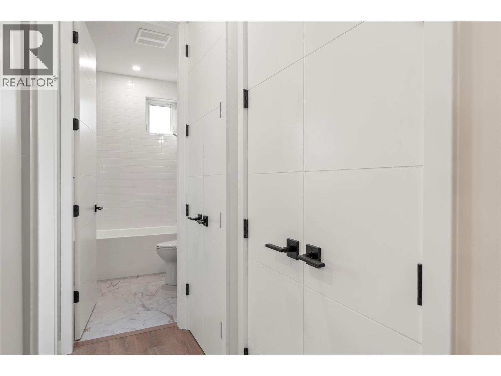 3 3907 26 Street, Vernon