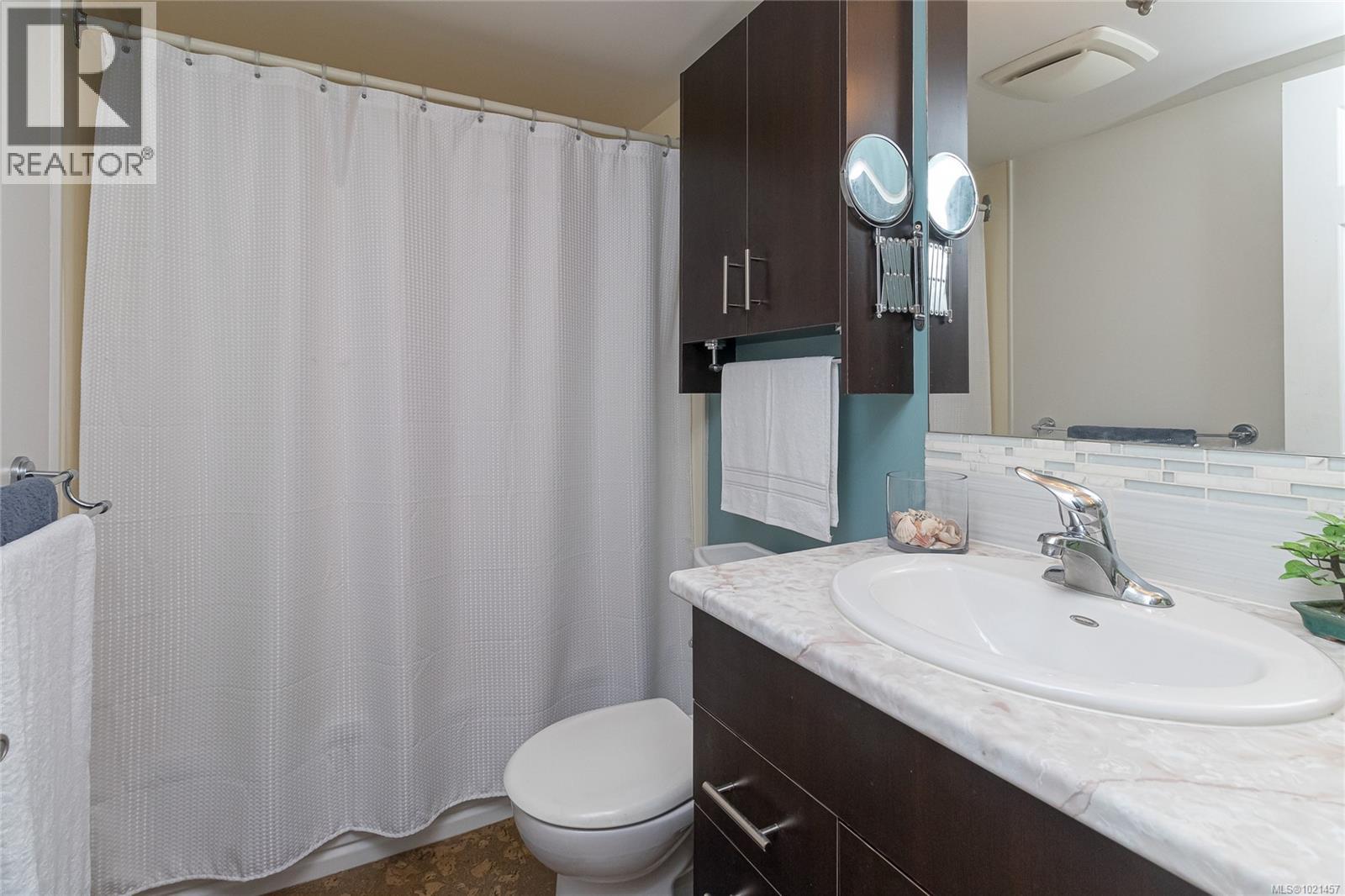 307 2050 White Birch Rd, Sidney