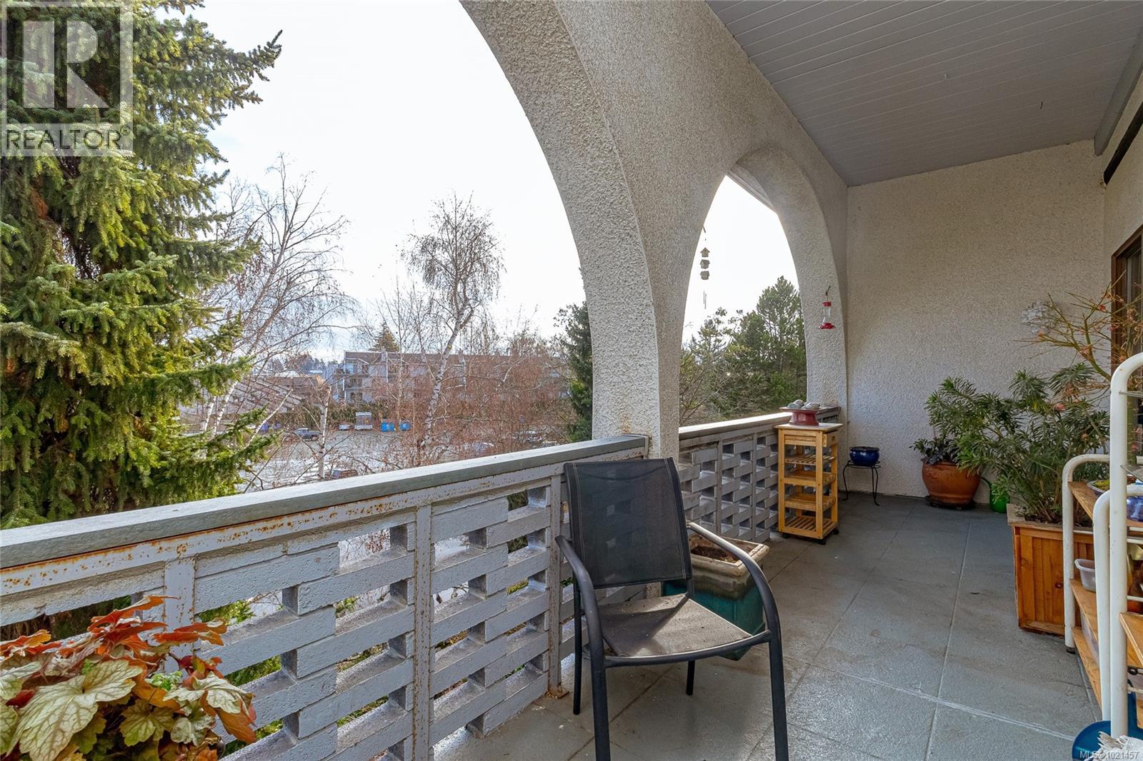 307 2050 White Birch Rd, Sidney