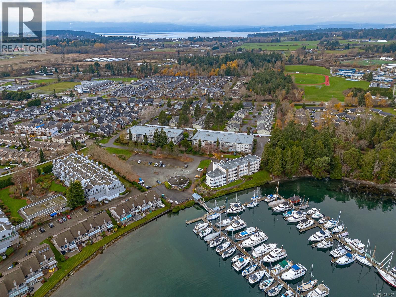 307 2050 White Birch Rd, Sidney