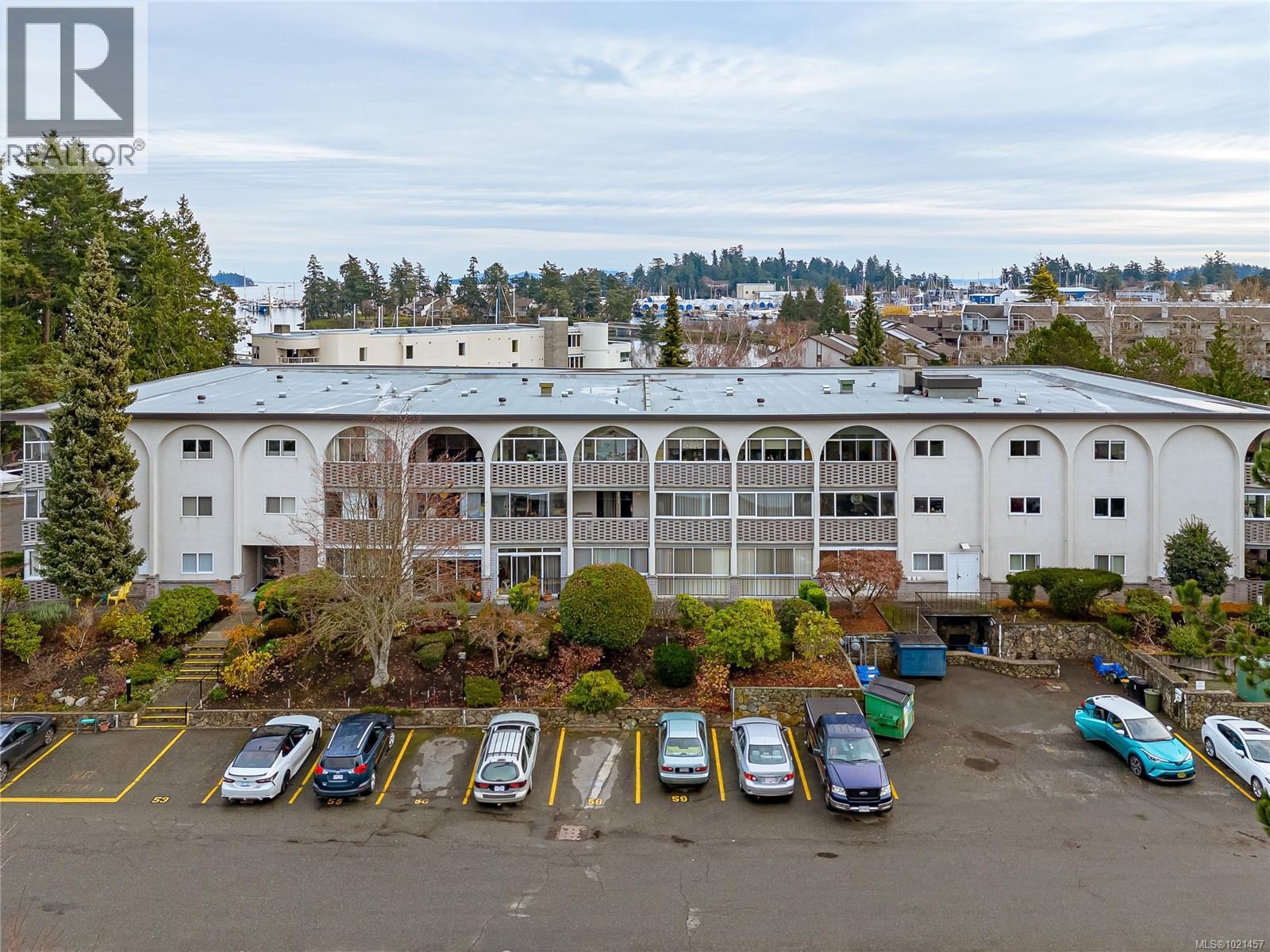 307 2050 White Birch Rd, Sidney