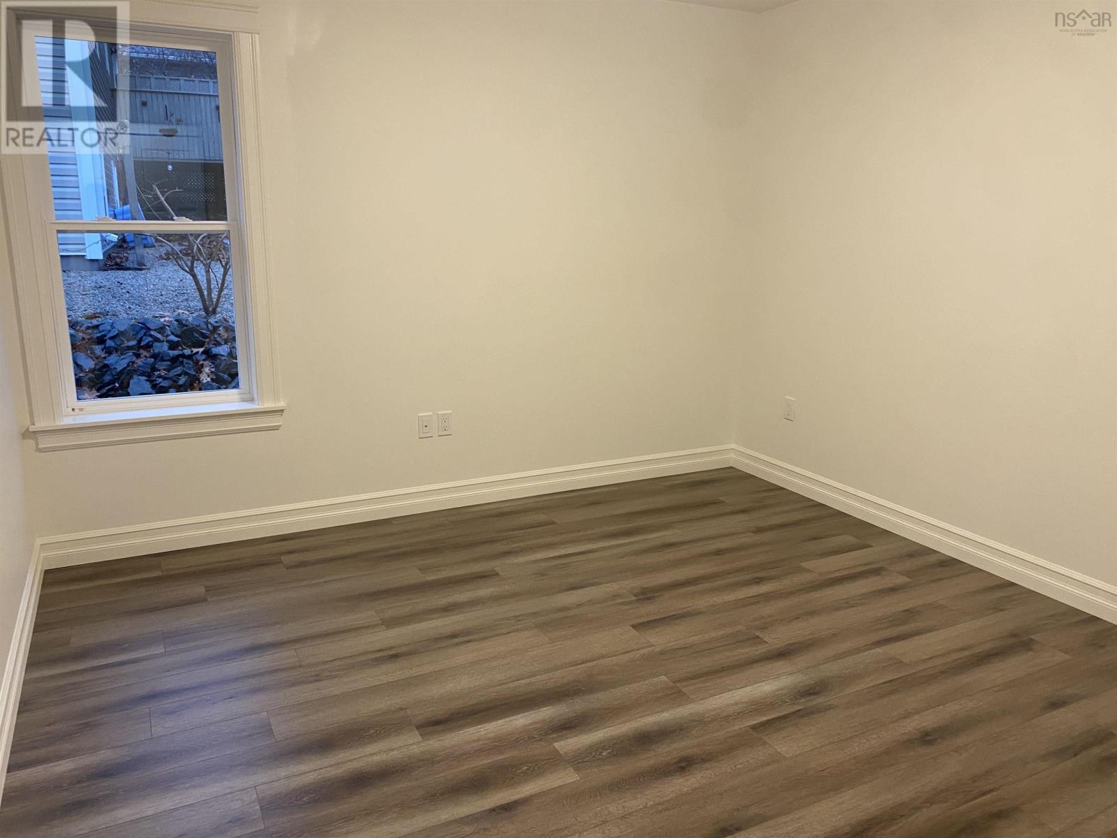 Property 23 of 25 of 552 GLEN ALLAN Drive