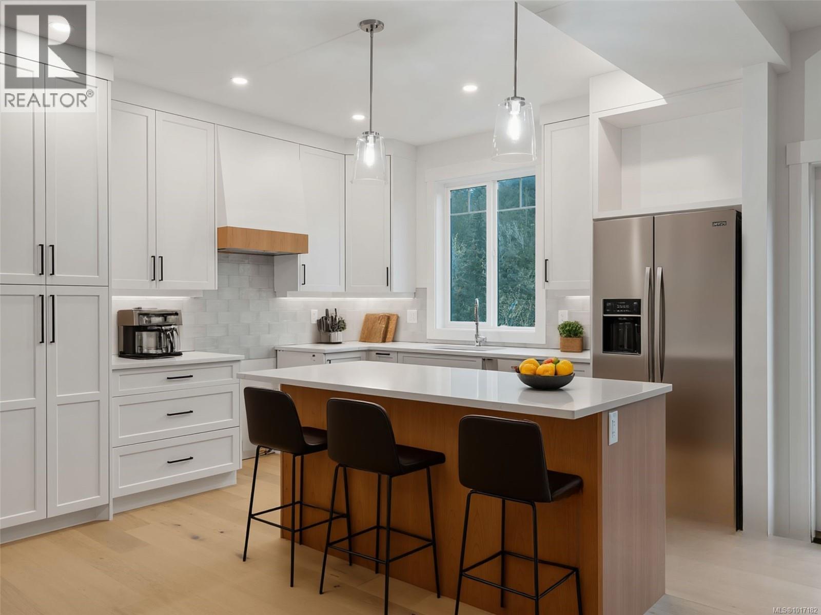 1037 Rozzano Pl, Ladysmith