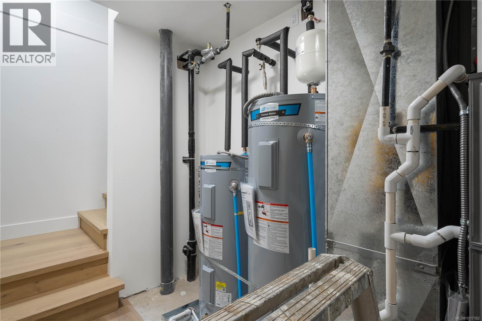 1037 Rozzano Pl, Ladysmith